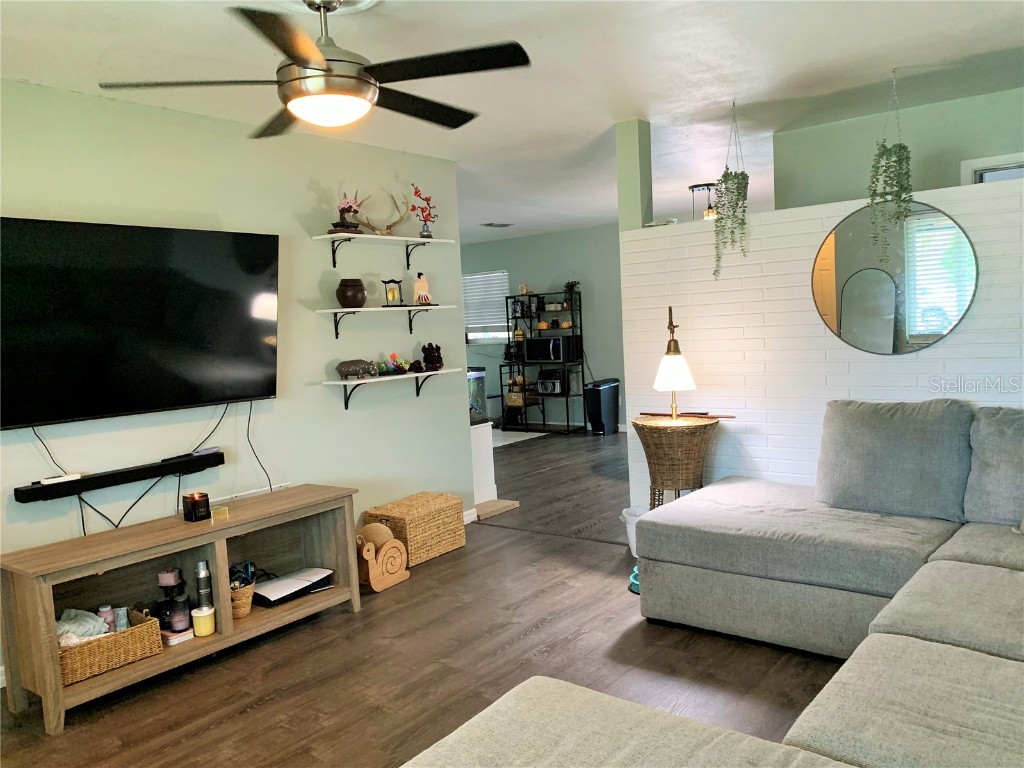 3301 39th Street N Saint Petersburg FL 33713 TB8443598 image4