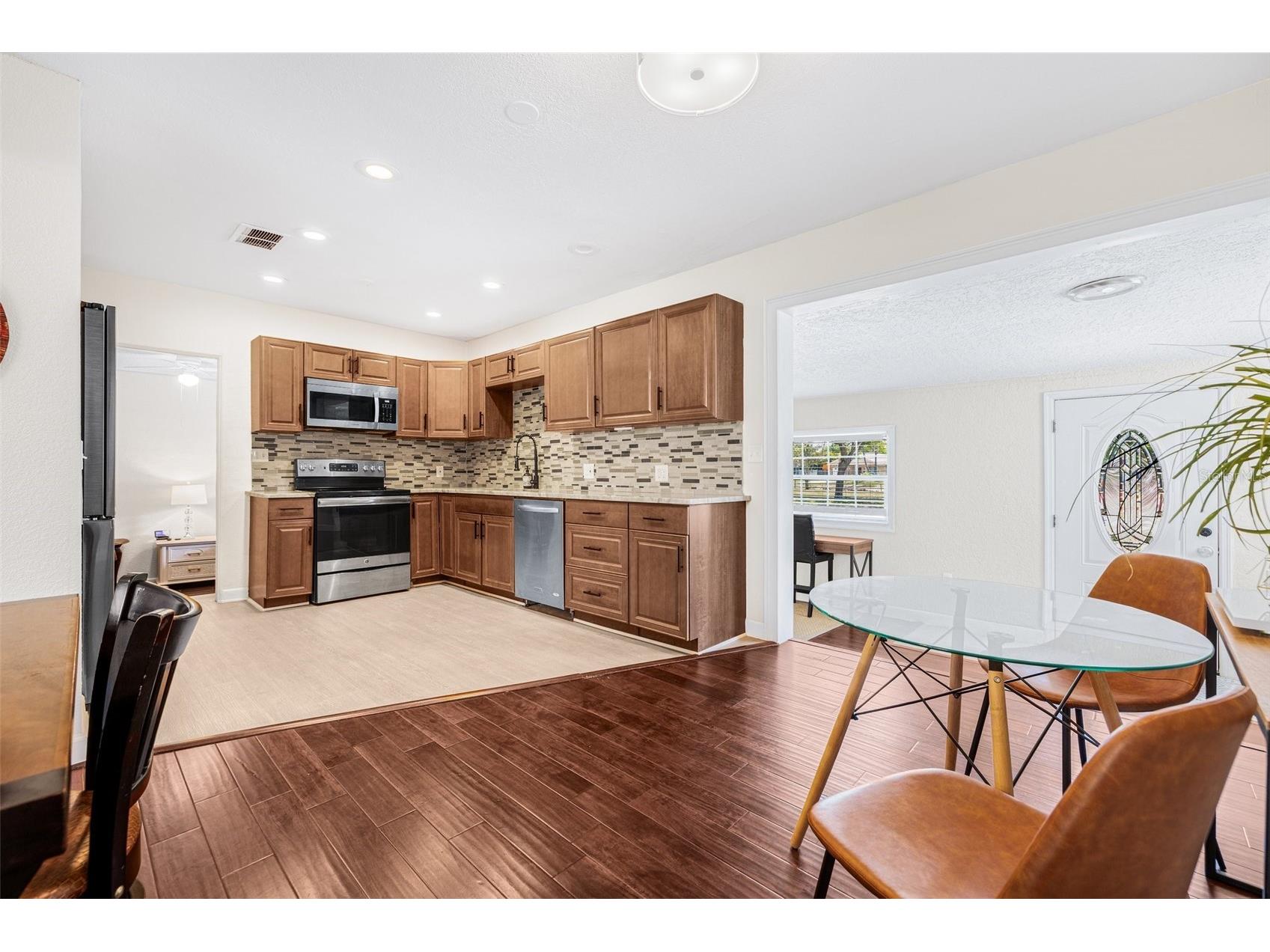 3301 9th Avenue N Saint Petersburg FL 33713 TB8515537 image27