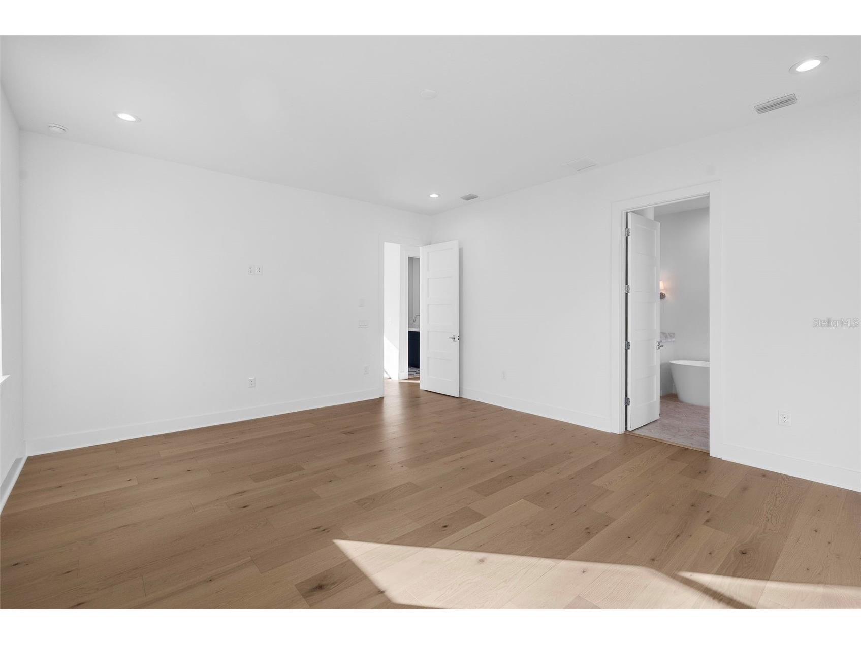 3301 W Iowa Tampa FL 33611 TB8460844 image20