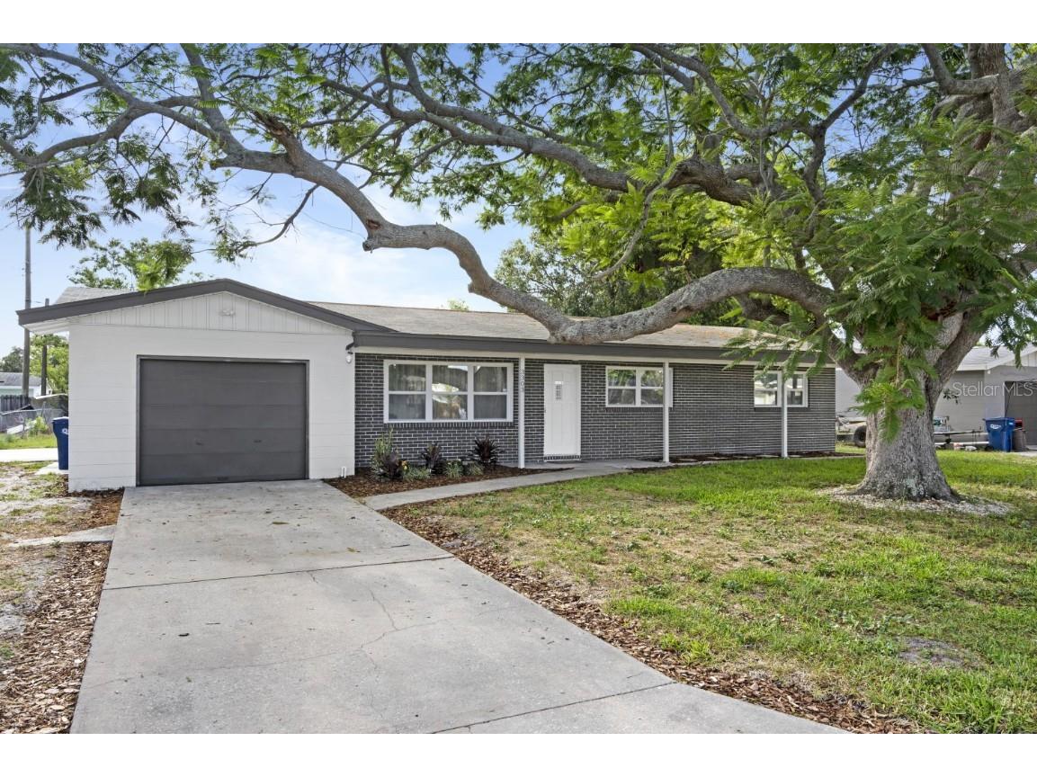 3303 32nd Street W Bradenton FL 34205 A4652461 image1