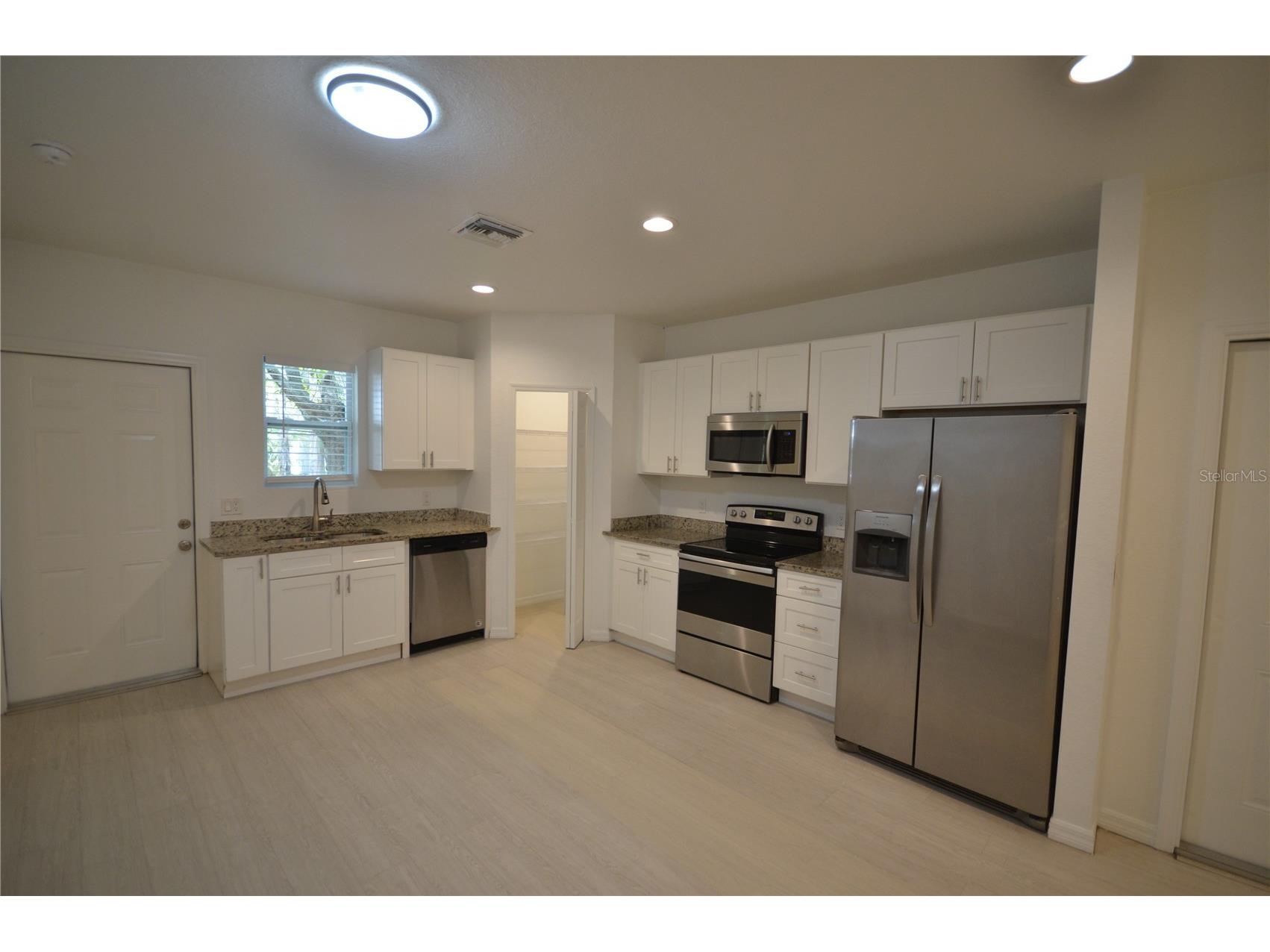 3303 Armstrong Court Fort Myers FL 33916 O6403022 image4