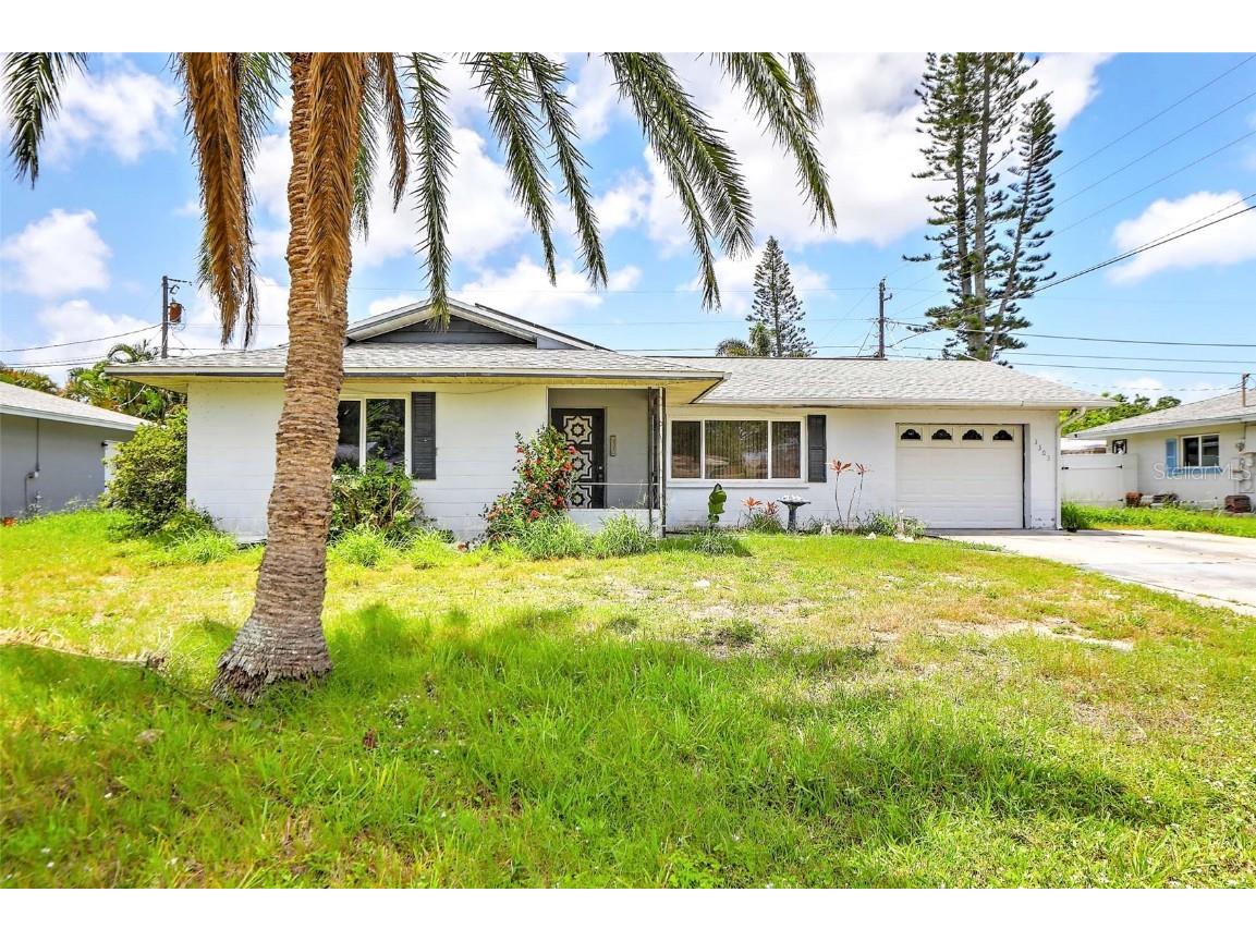 3303 Cambridge Drive W Bradenton FL 34205 A4655067 image1