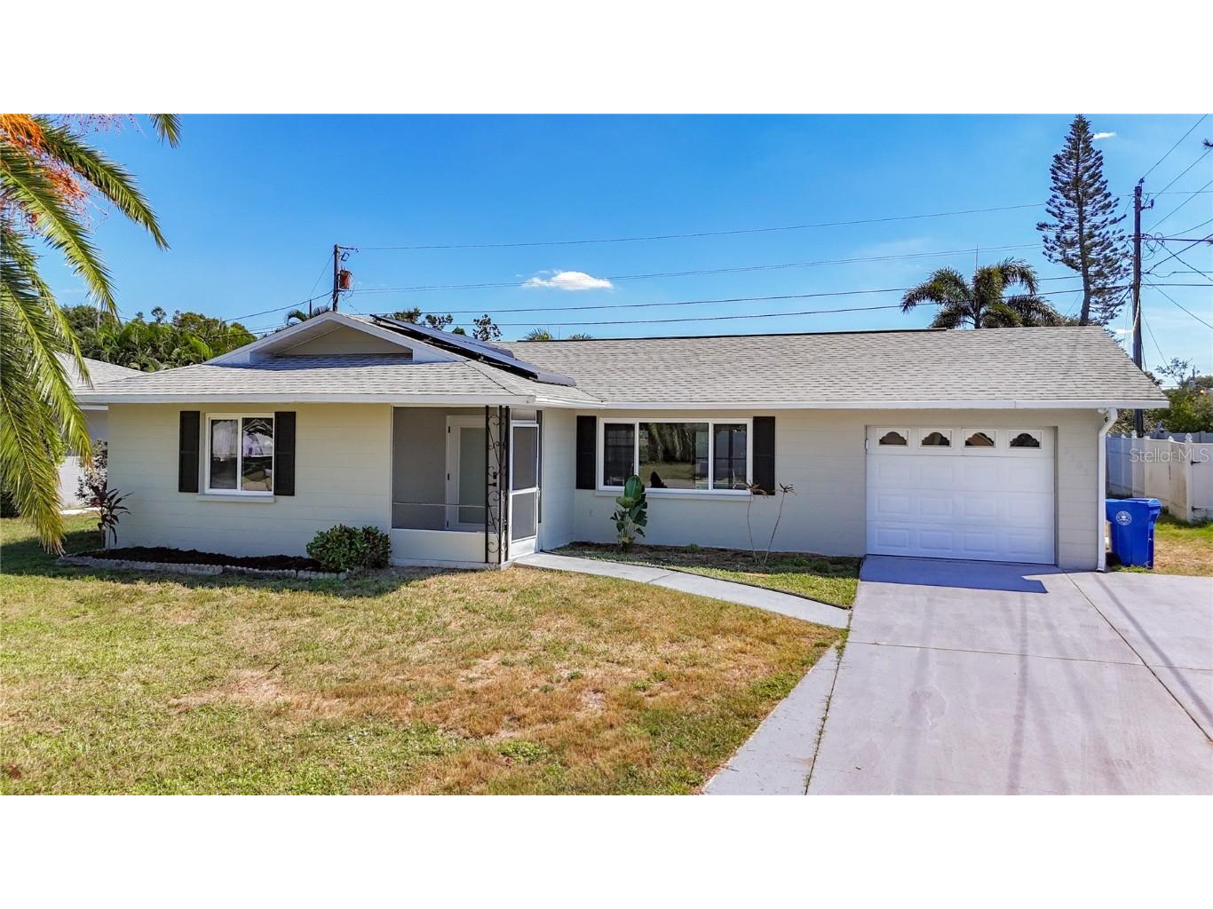 3303 Cambridge Drive W Bradenton FL 34205 A4668647 image1