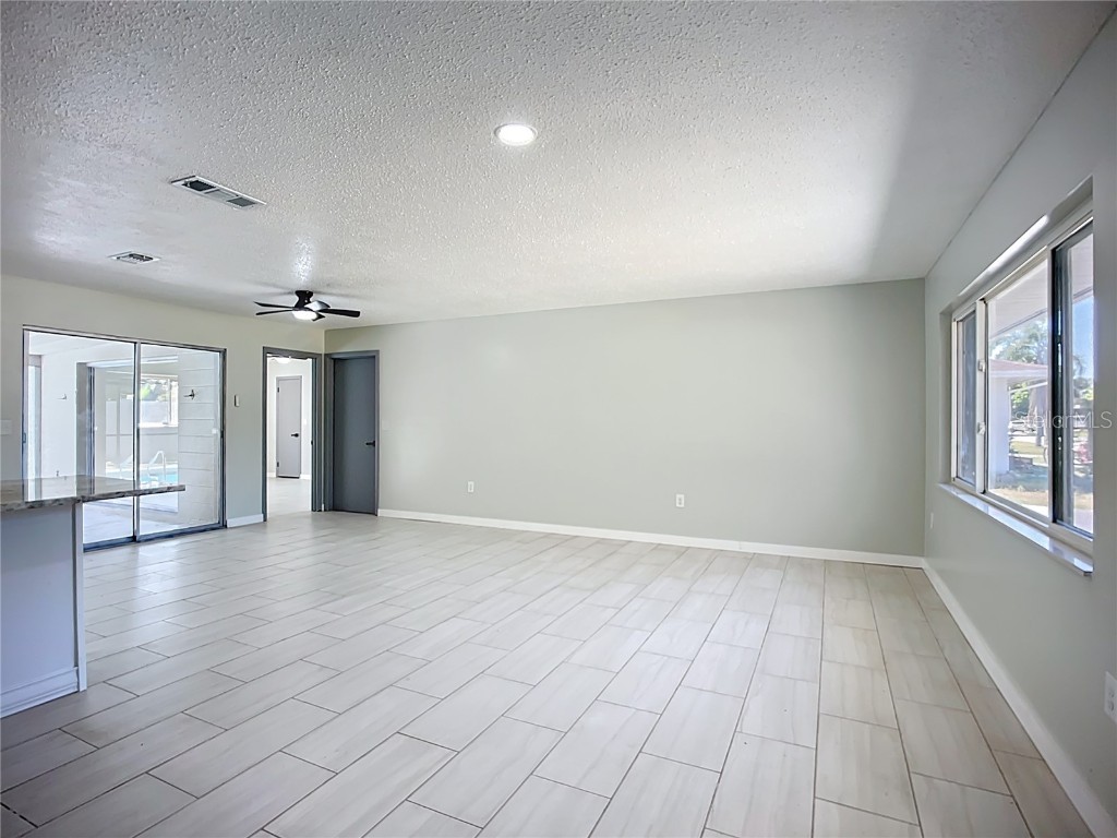 3303 Cambridge Drive W Bradenton FL 34205 A4668647 image6