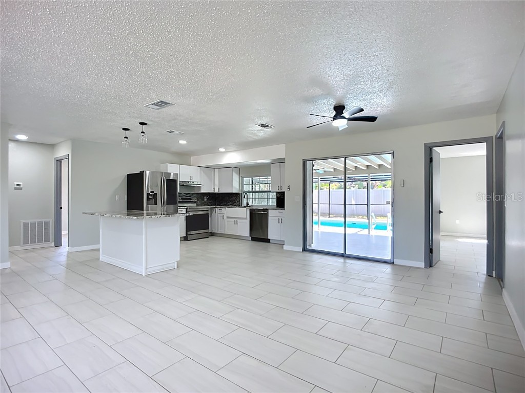 3303 Cambridge Drive W Bradenton FL 34205 A4668647 image7