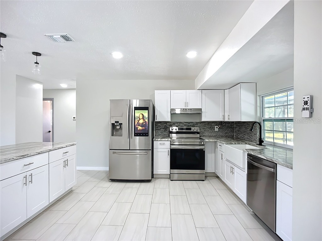 3303 Cambridge Drive W Bradenton FL 34205 A4668647 image8