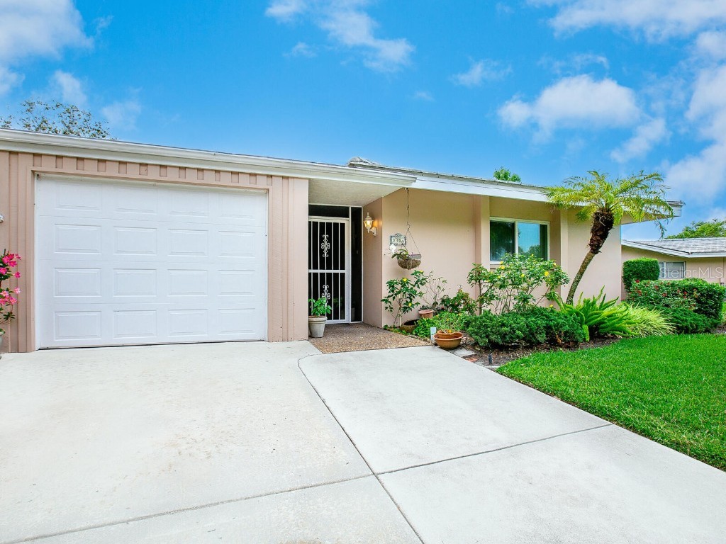 3304 Dartmouth Lane #1016 Sarasota FL 34239 A4567812 image1