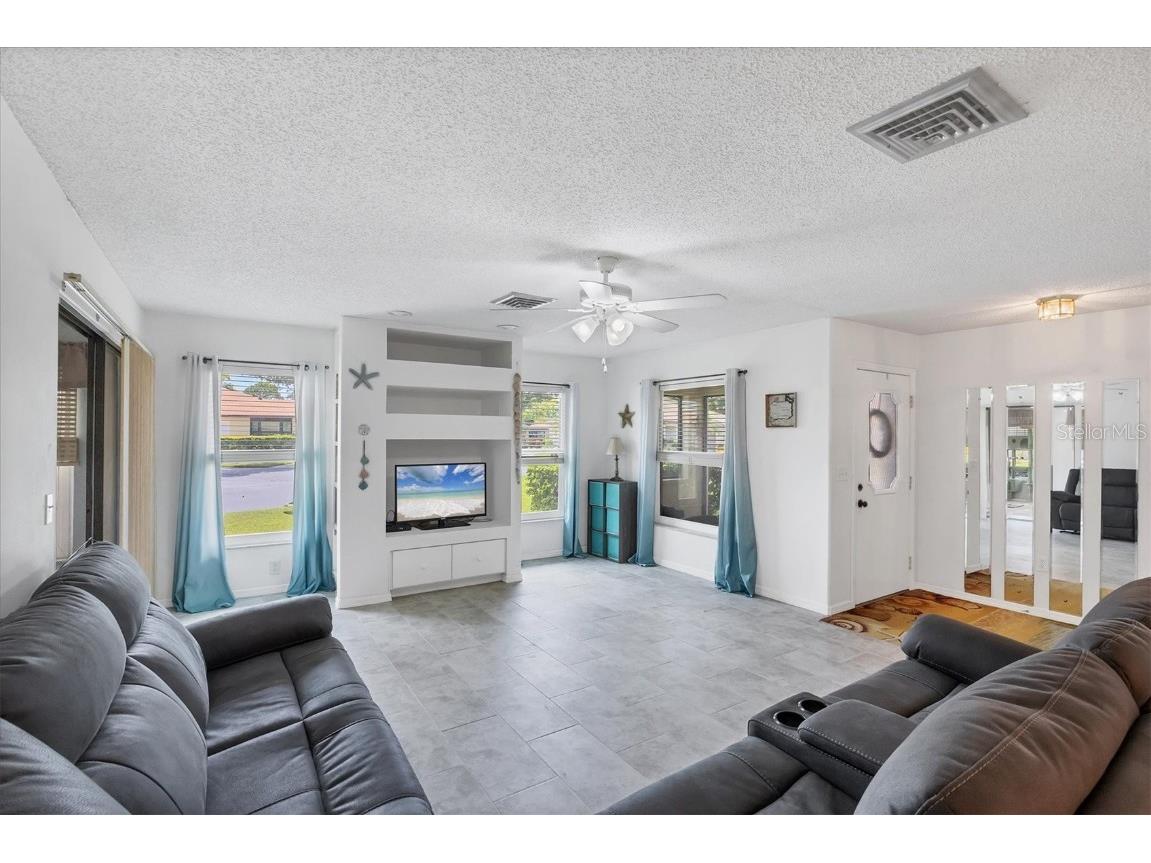 3305 Vivienda Boulevard Bradenton FL 34207 D6142819 image13