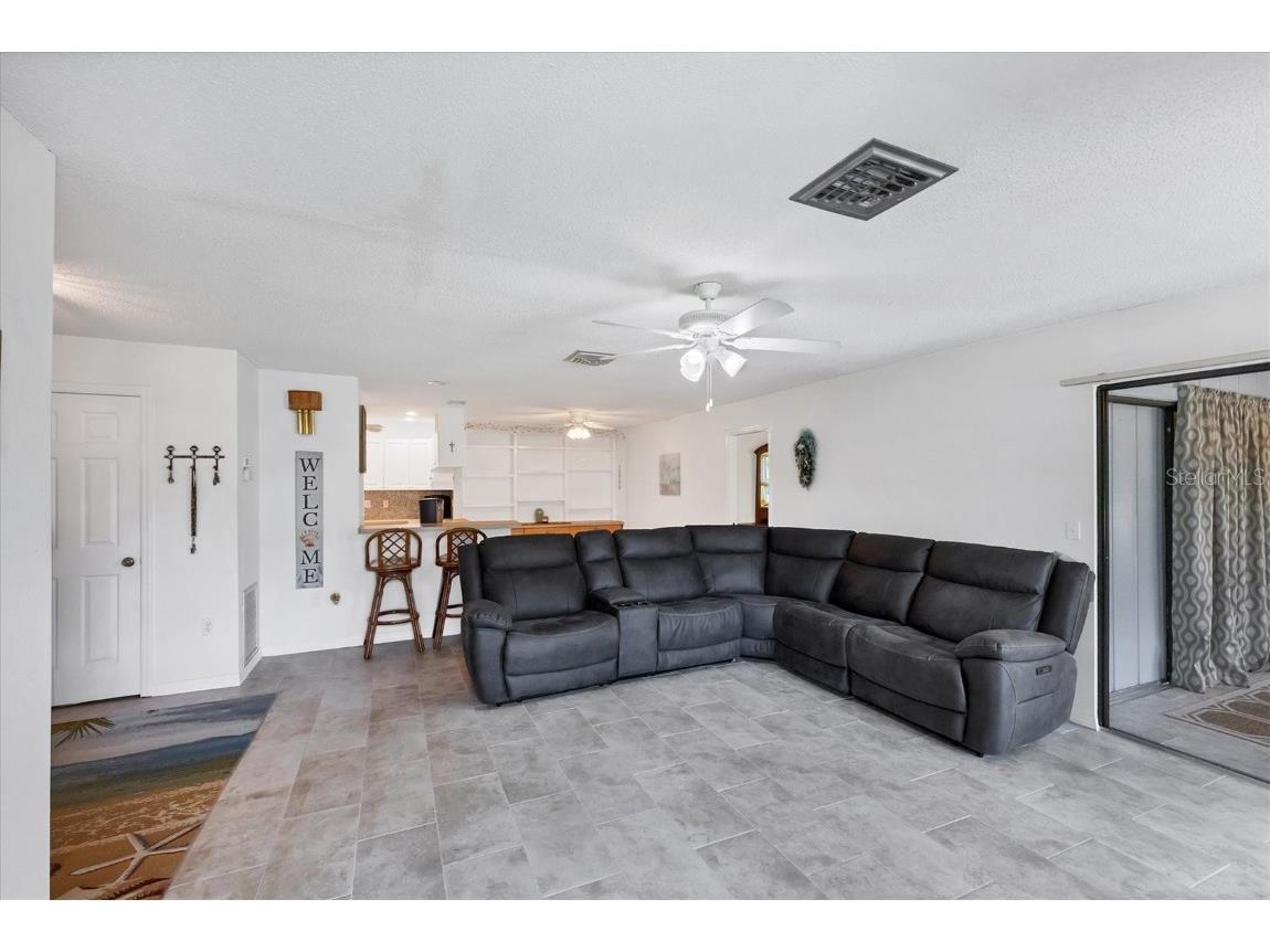 3305 Vivienda Boulevard Bradenton FL 34207 D6142819 image14