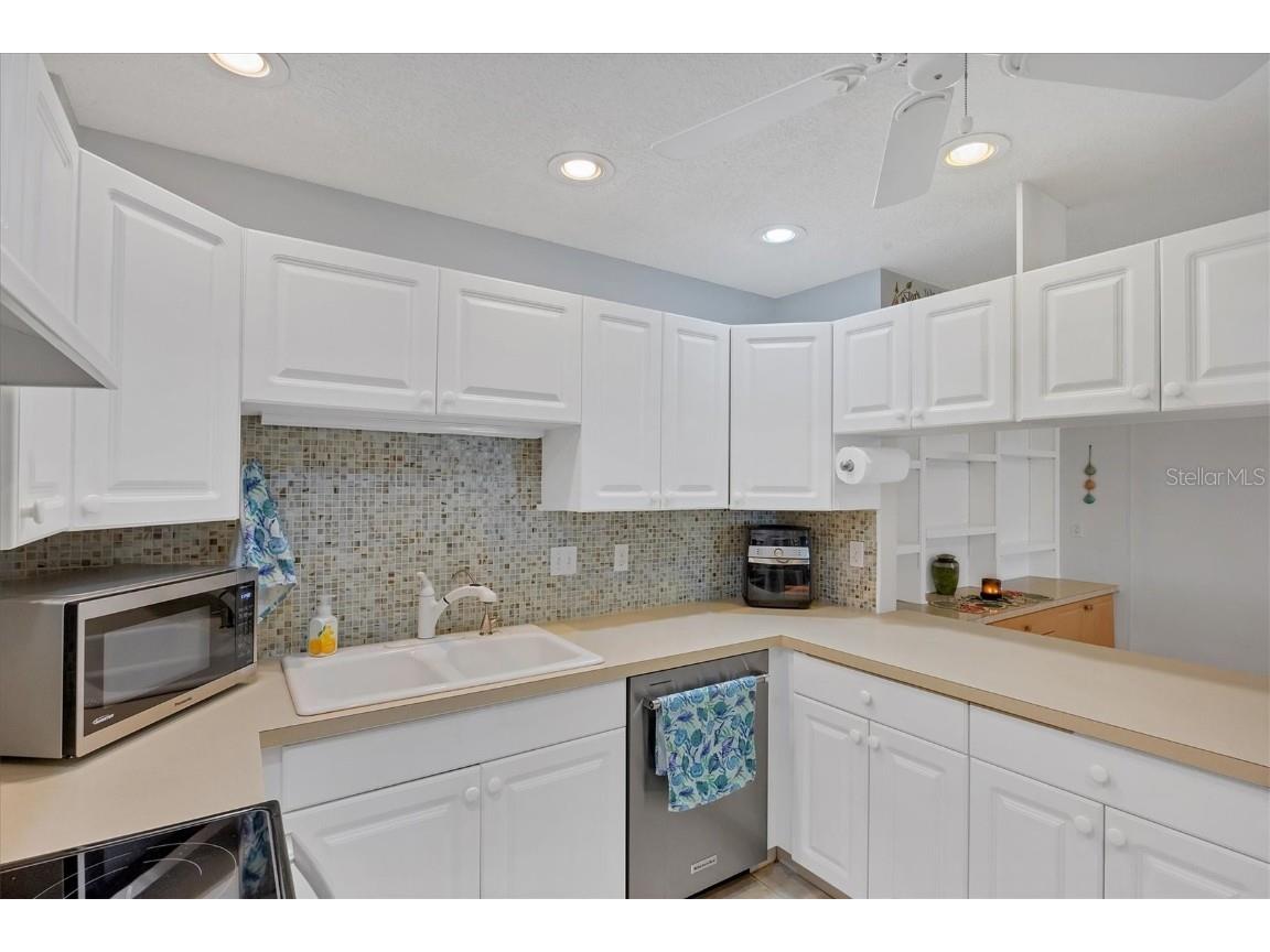 3305 Vivienda Boulevard Bradenton FL 34207 D6142819 image18