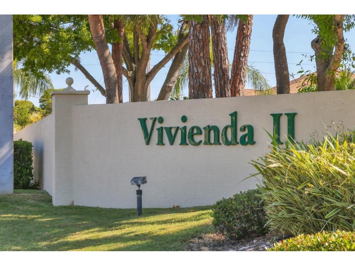 3305 Vivienda Boulevard Bradenton FL 34207 D6142819 image2