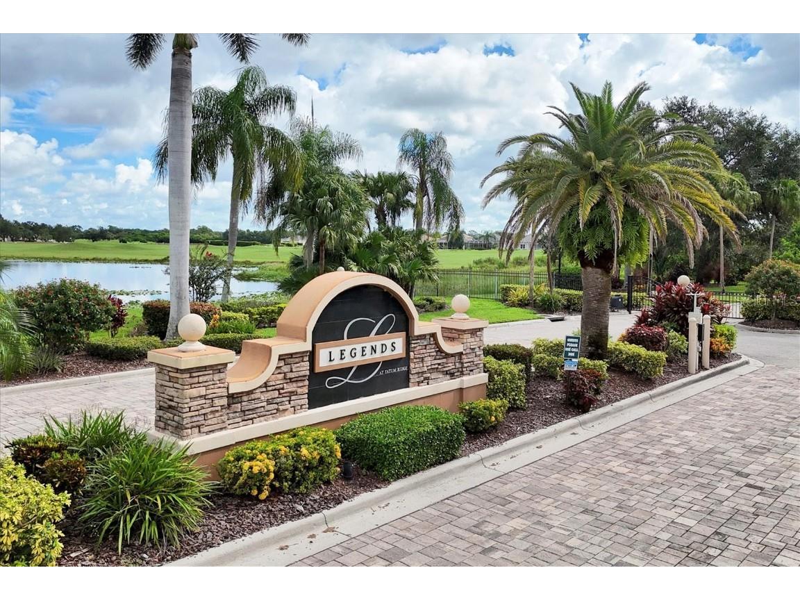 331 Londonderry Drive Sarasota FL 34240 A4664981 image2