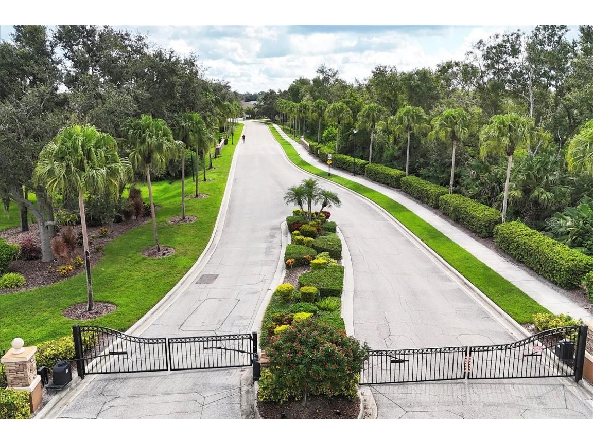 331 Londonderry Drive Sarasota FL 34240 A4664981 image3