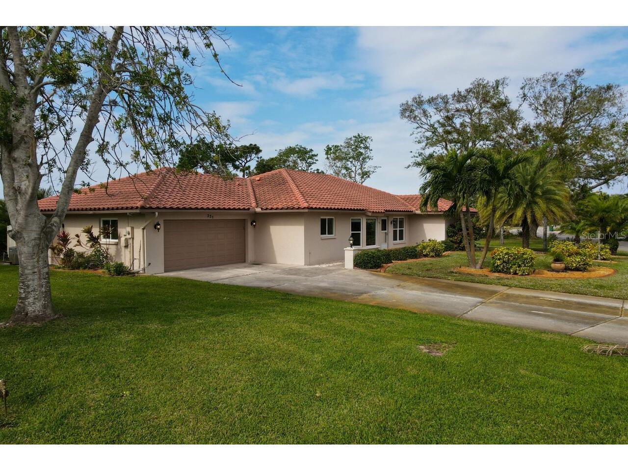 331 Oakwood Circle Englewood FL 34223 D6145356 image1