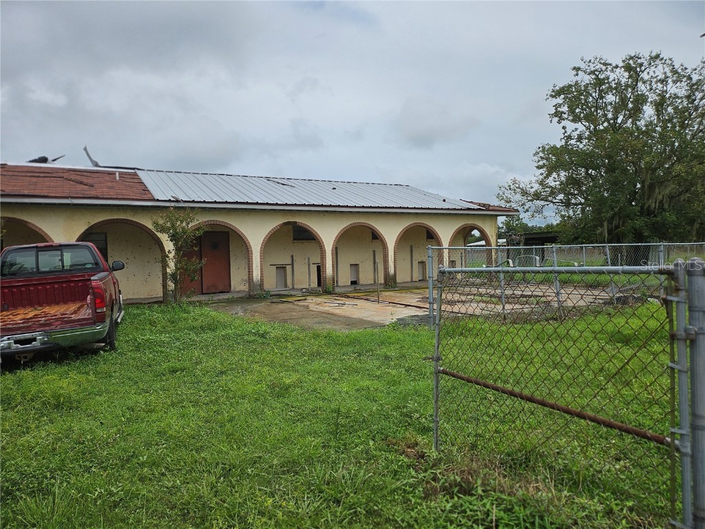 3310 Greyhound Lane Dover FL 33527 T3551712 image1