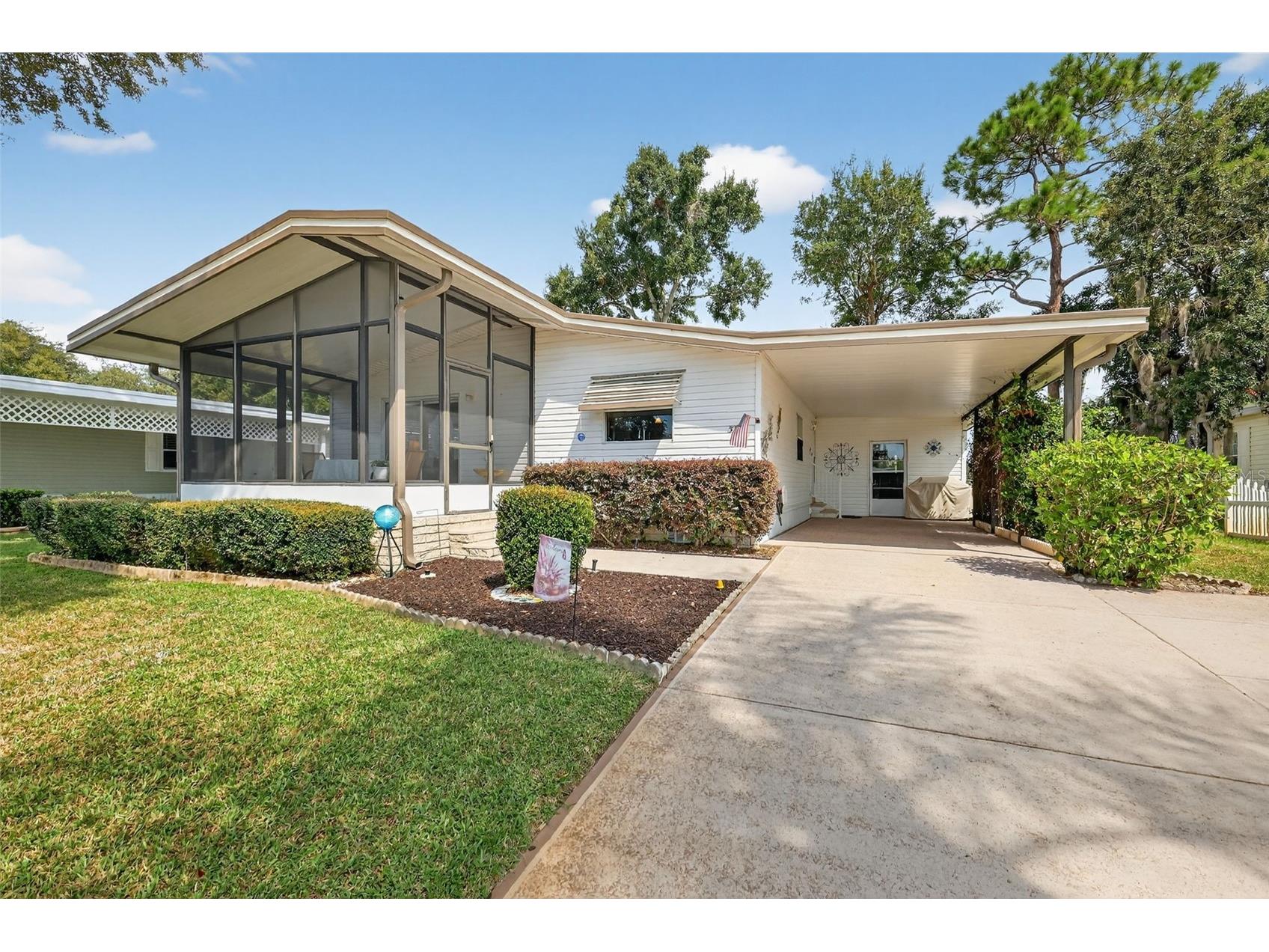 3310 Manatee Road Tavares FL 32778 - HARRIS CHAIN OF LAKES G5102114 image1