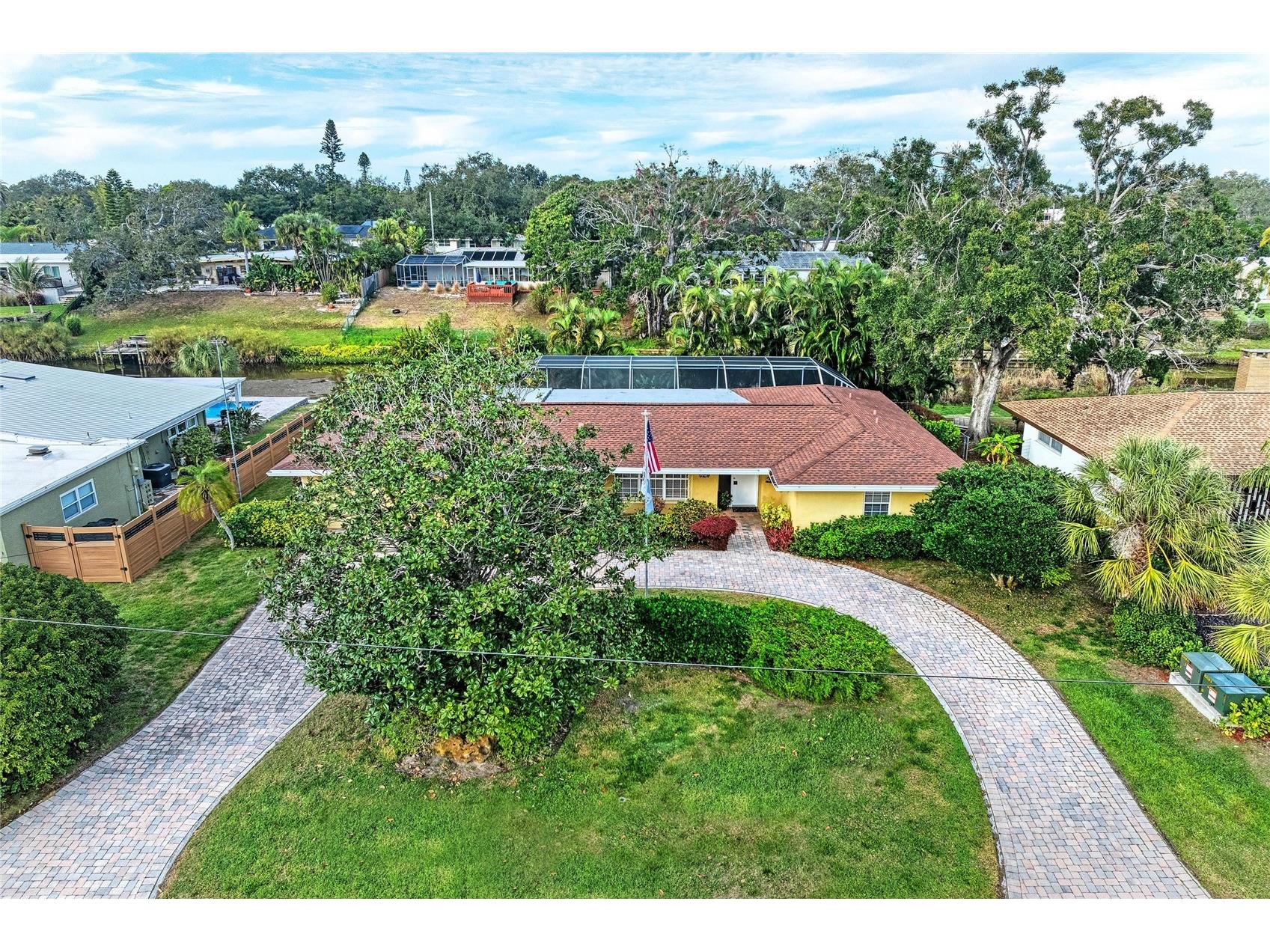 3310 Mineola Drive Sarasota FL 34239 - JAFFA CANAL A4676490 image1