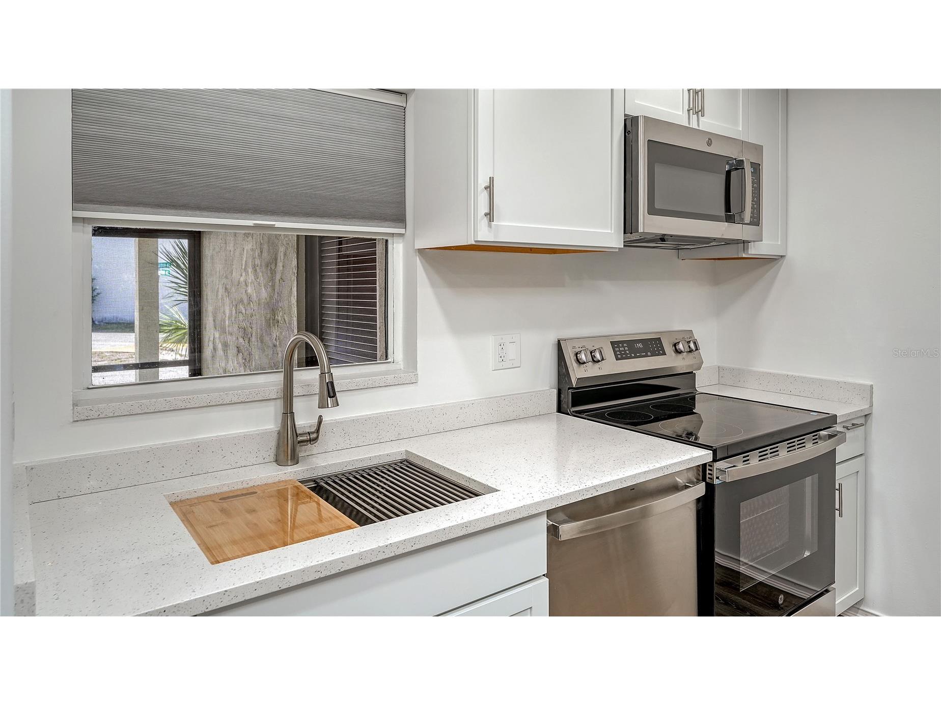 3310 Ramblewood Place Sarasota FL 34237 A4686887 image6