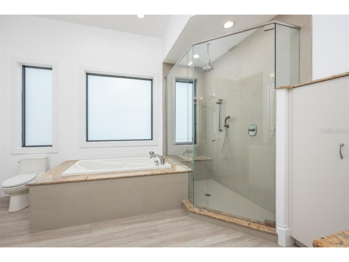 3310 Sunset Drive N Saint Petersburg FL 33710 O6304937 image25