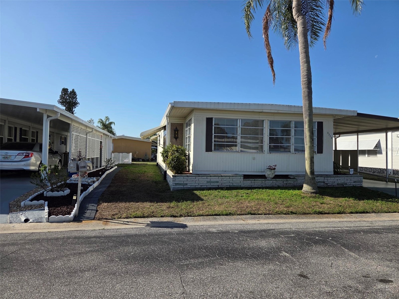 3312 Overcup Oak Terrace Sarasota FL 34237 A4685218 image2