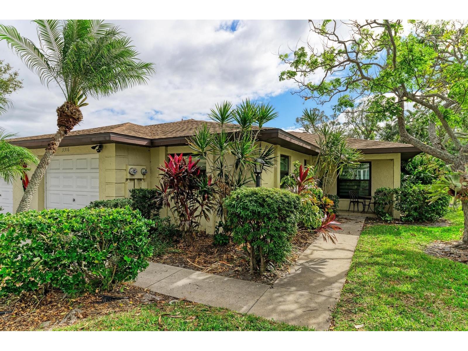3316 Vivienda Boulevard Bradenton FL 34207 A4685946 image1