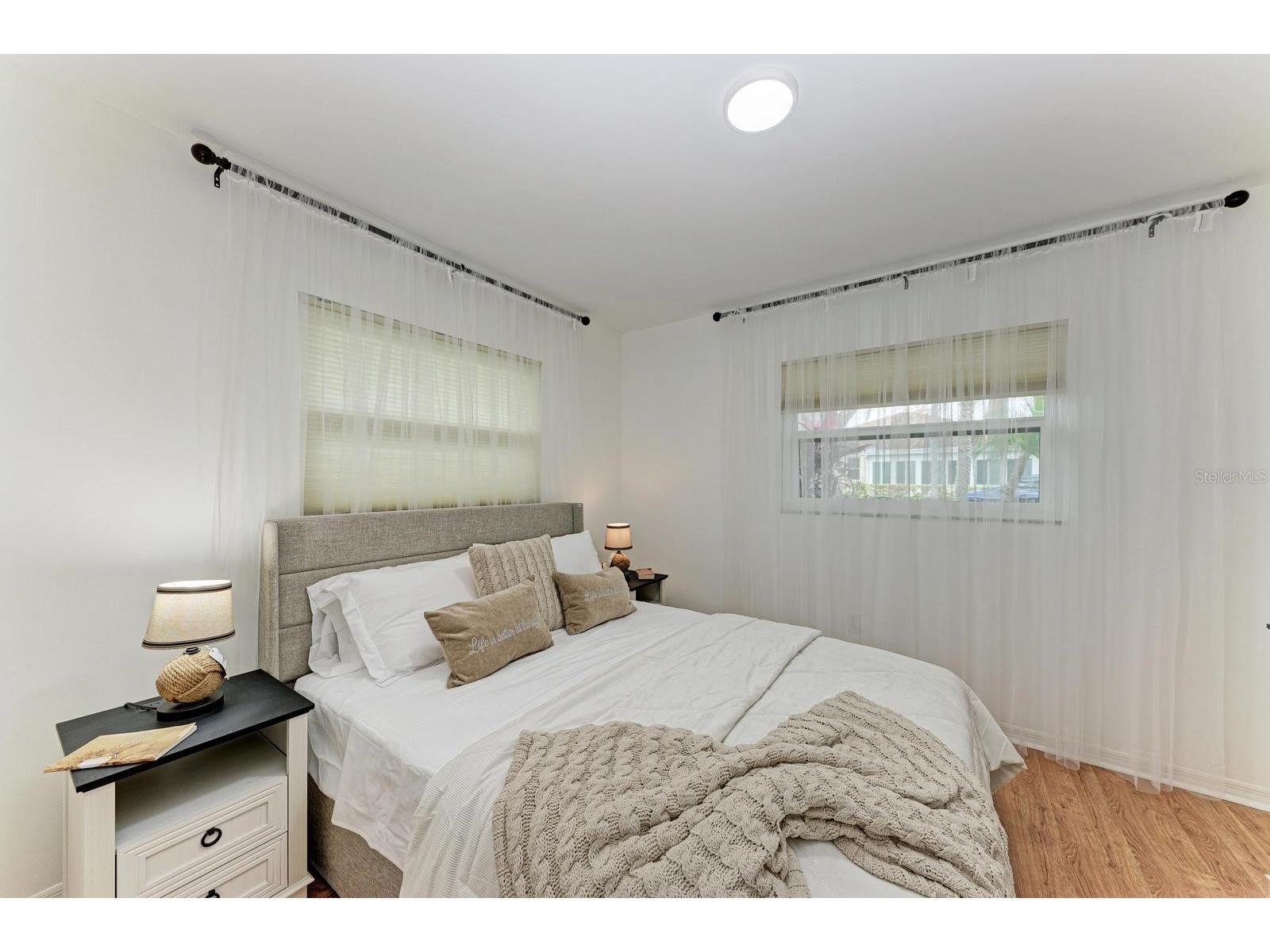 3316 Vivienda Boulevard Bradenton FL 34207 A4685946 image14