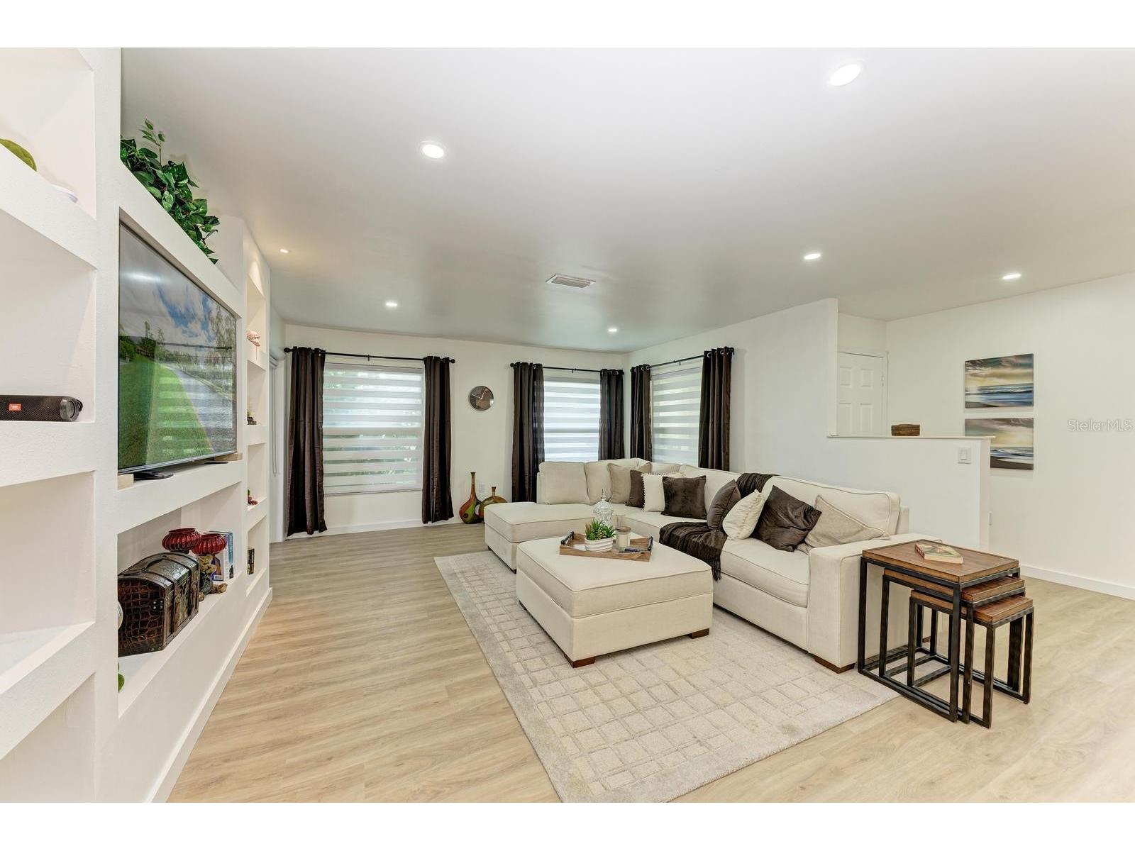 3316 Vivienda Boulevard Bradenton FL 34207 A4685946 image4
