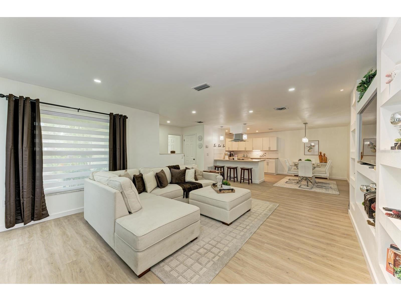 3316 Vivienda Boulevard Bradenton FL 34207 A4685946 image5