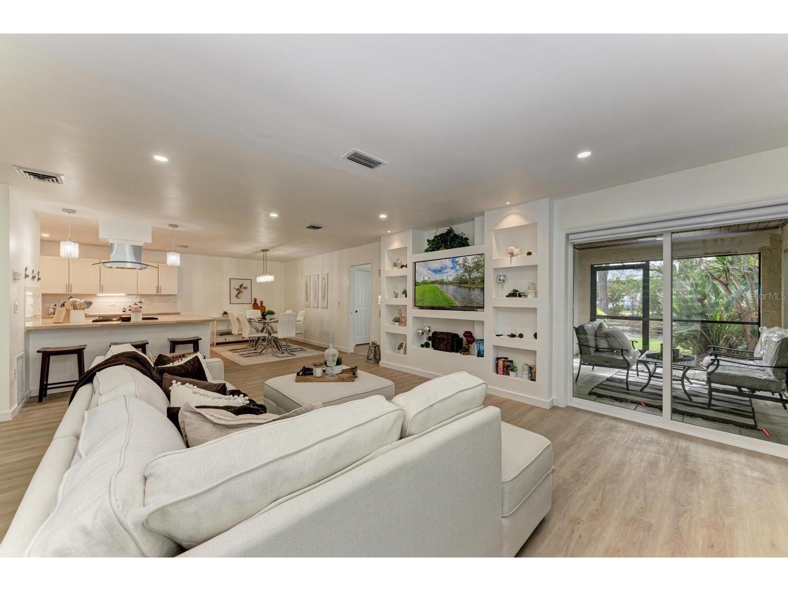 3316 Vivienda Boulevard Bradenton FL 34207 A4685946 image6