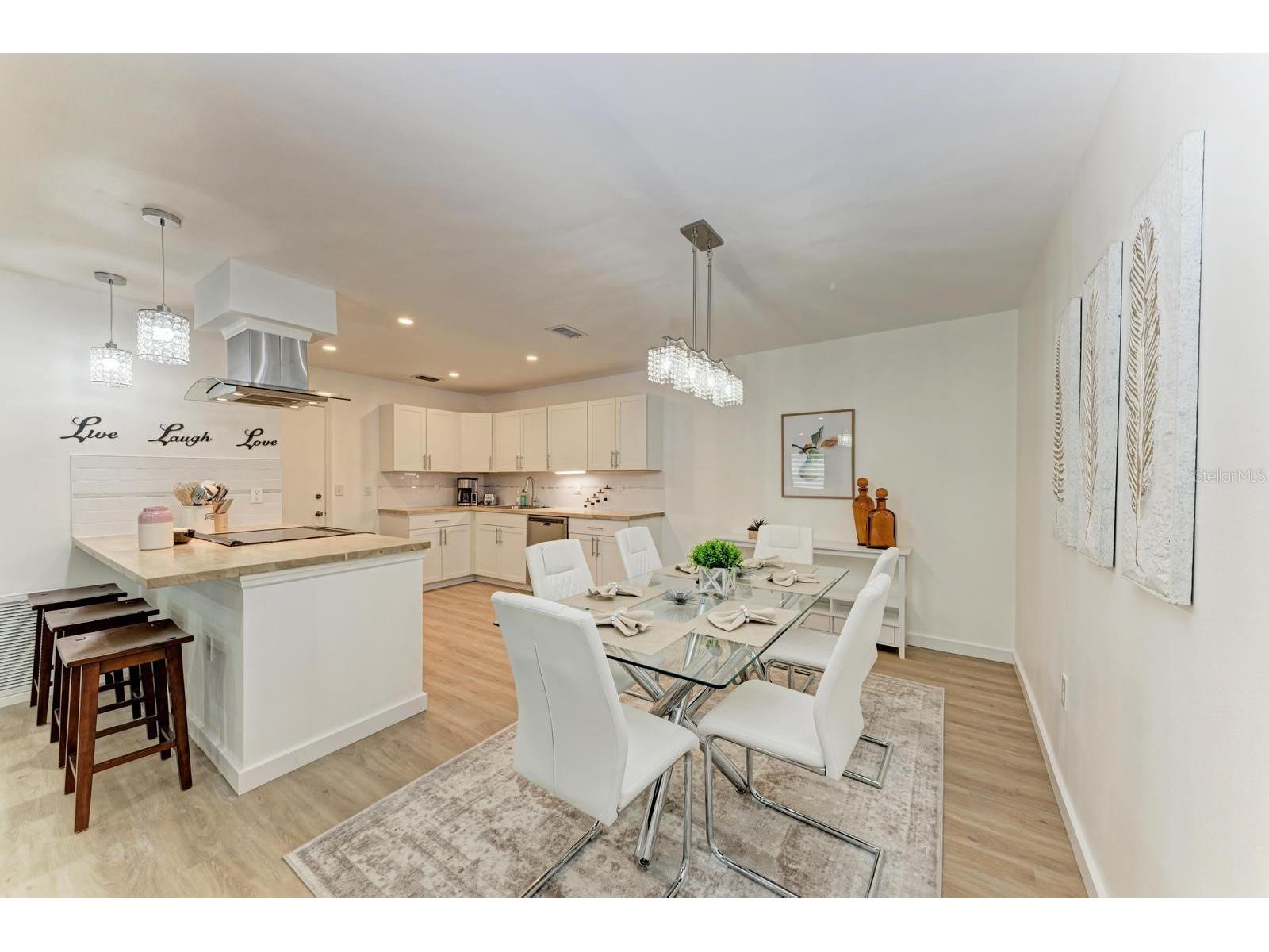 3316 Vivienda Boulevard Bradenton FL 34207 A4685946 image7