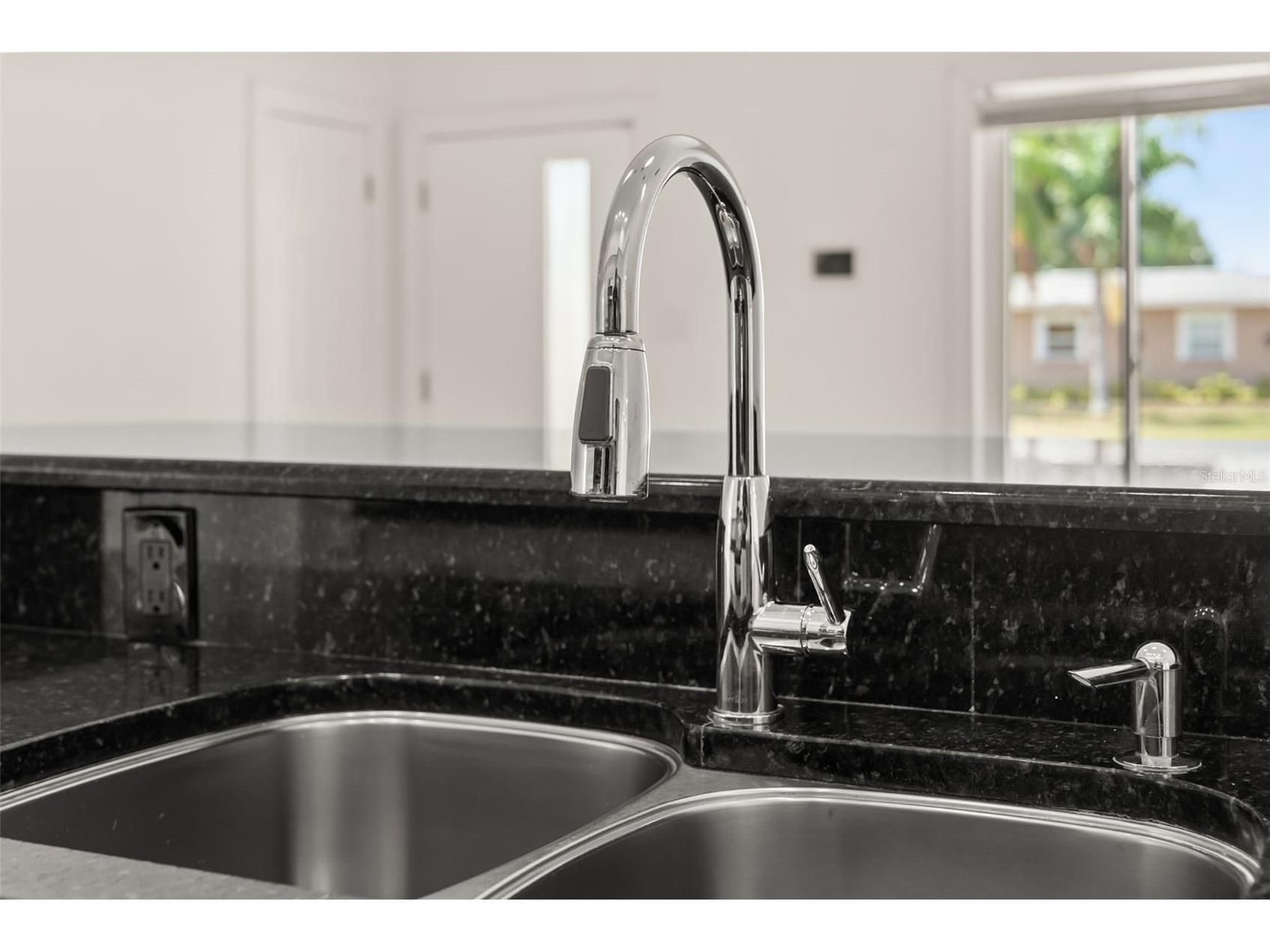 3317 Bougainvillea Street Sarasota FL 34239 A4694271 image25