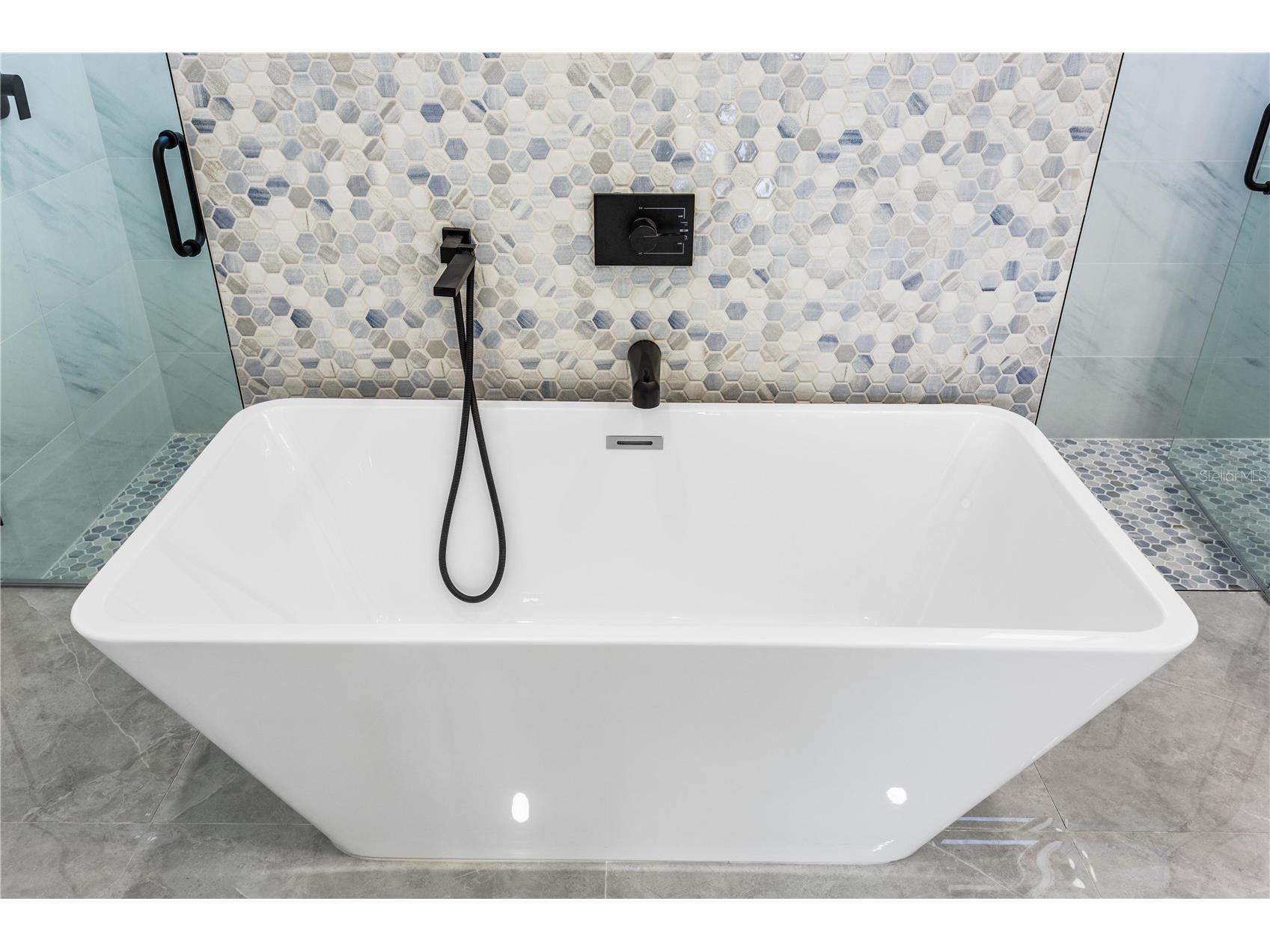 3318 NE 13th Place Cape Coral FL 33909 A4681751 image33