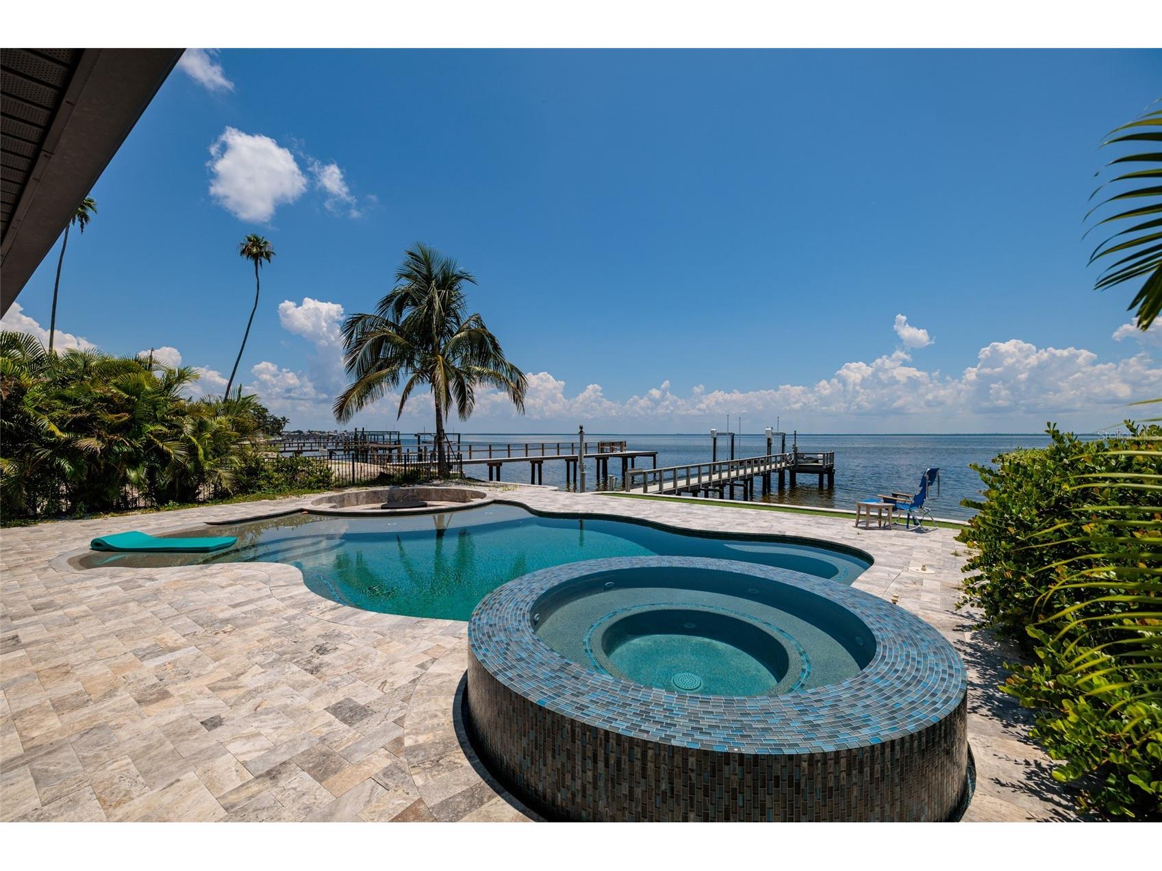 3319 Bayshore Boulevard NE Saint Petersburg FL 33703 TB8400049 image1