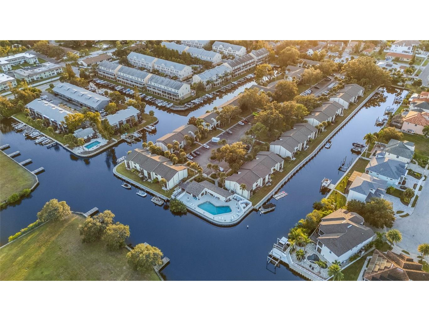 332 Moorings Cove Drive #2E Tarpon Springs FL 34689 TB8444958 image3