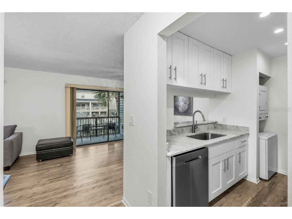 332 Moorings Cove Drive #2E Tarpon Springs FL 34689 TB8444958 image8