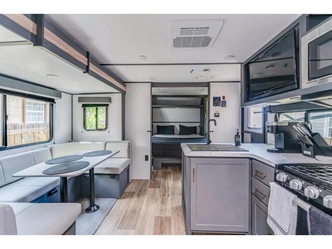 3320 18th Street N Saint Petersburg FL 33713 TB8405558 image28