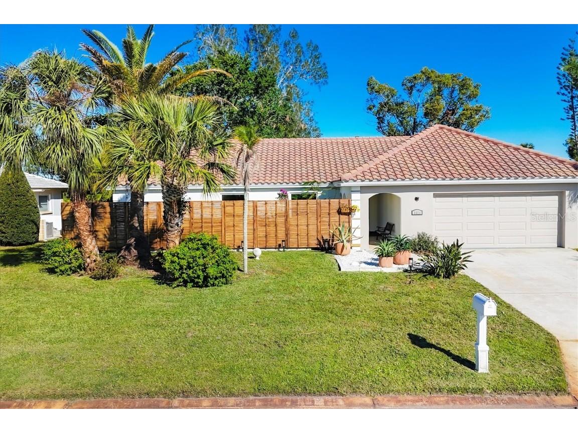 3321 Sheffield Circle Sarasota FL 34239 A4631162 image1