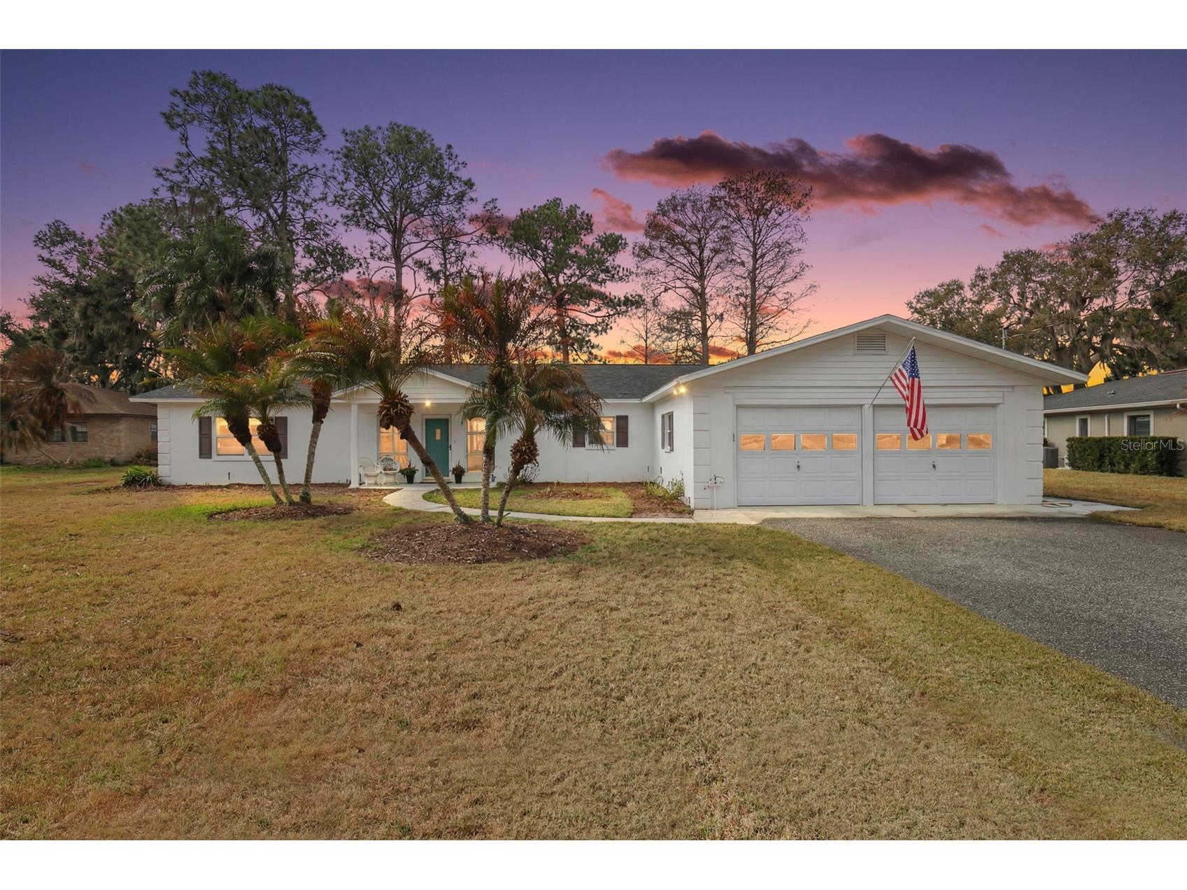 33225 Lakeshore Drive Tavares FL 32778 - LAKE DORA - HARRIS CHAIN OF LAKES G5108512 image2