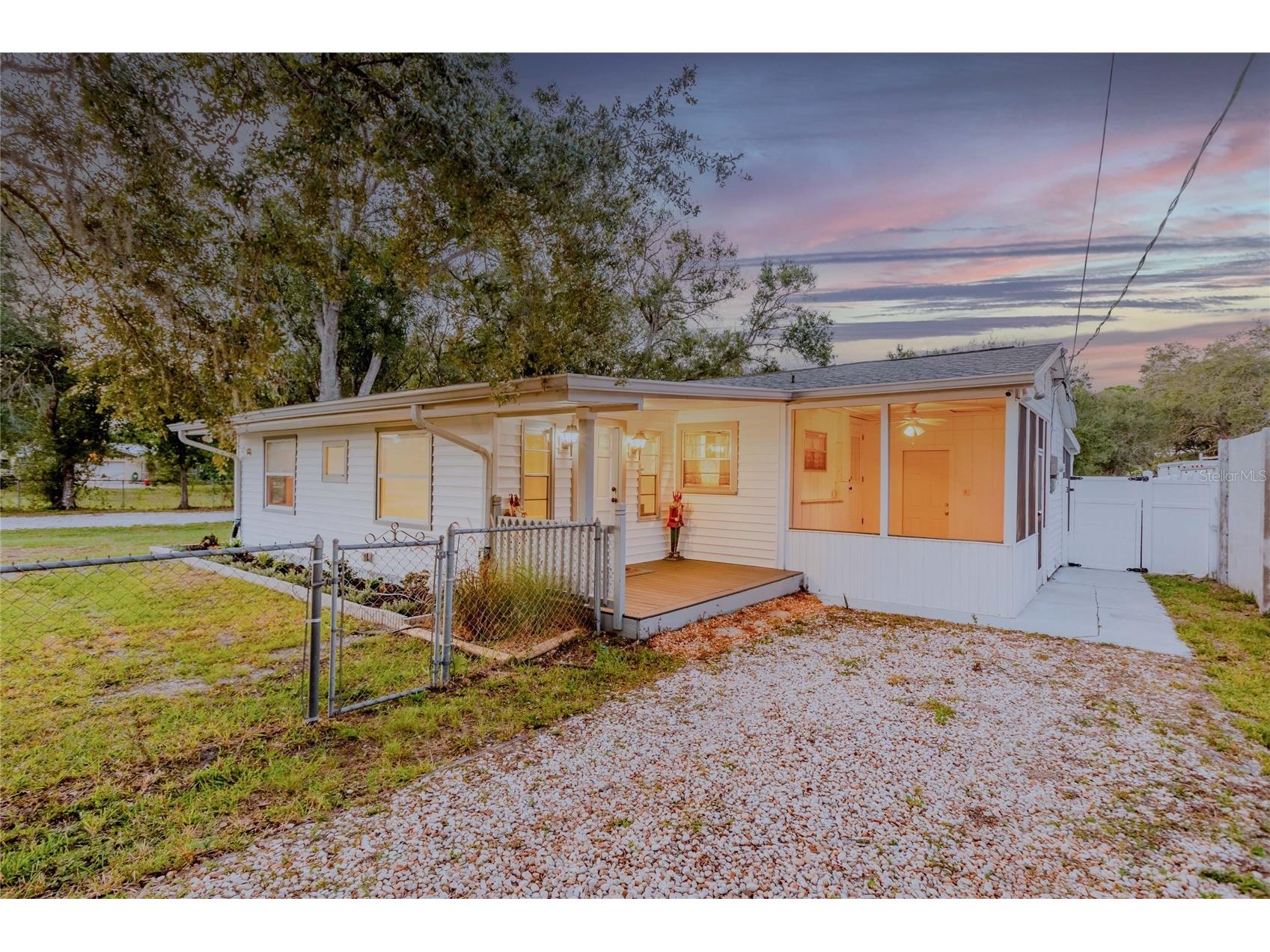 3323 58th Avenue E Bradenton FL 34203 A4668650 image1