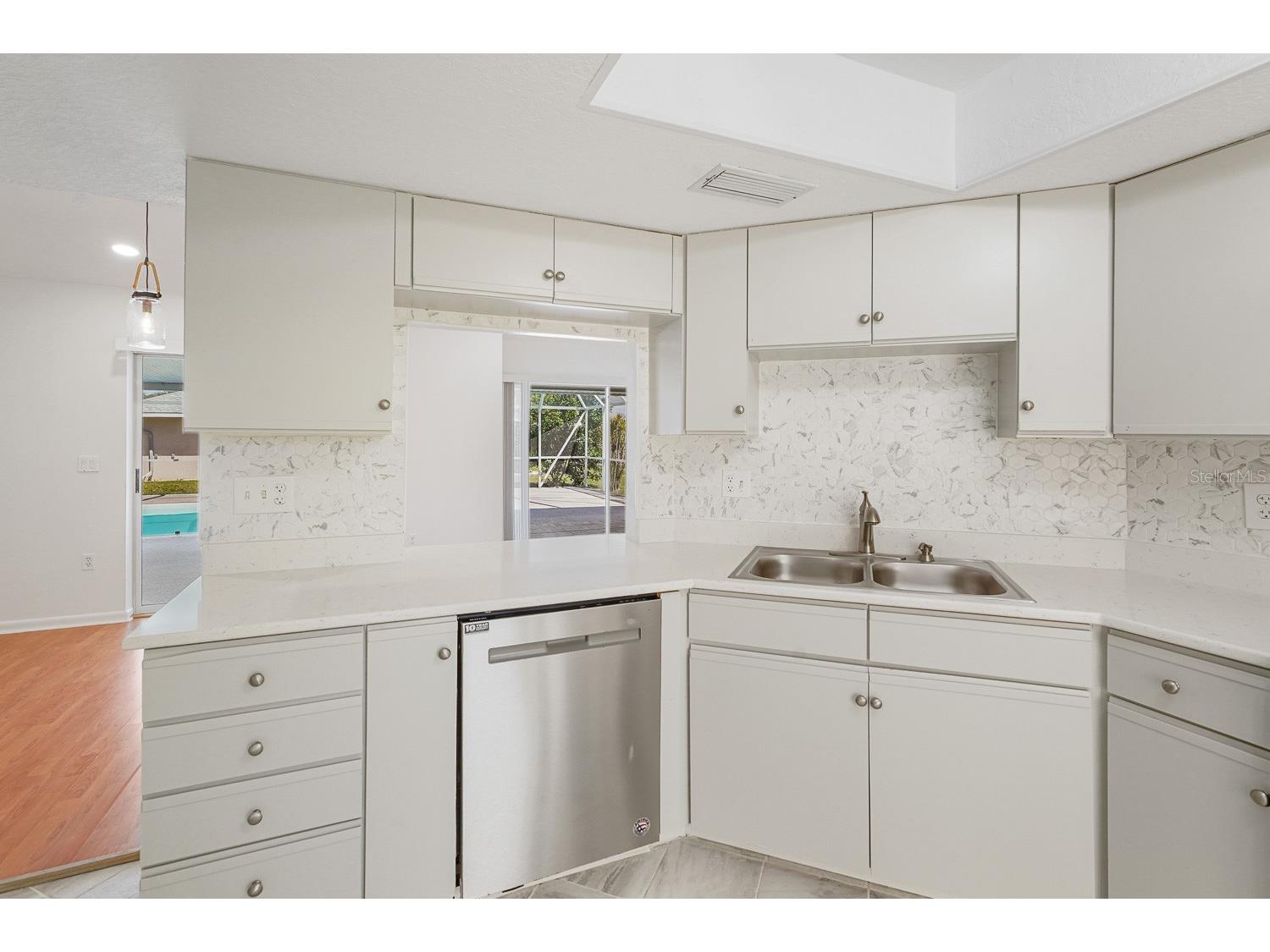 3323 Meadow Run Circle Venice FL 34293 TB8487634 image19