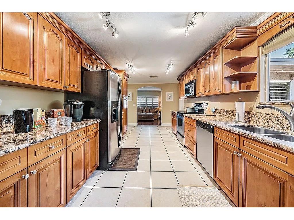 3323 W Walnut Street Tampa FL 33607 TB8443262 image16