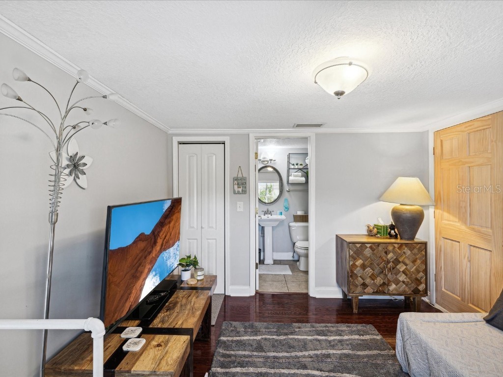 3323 W Walnut Street Tampa FL 33607 TB8443262 image35