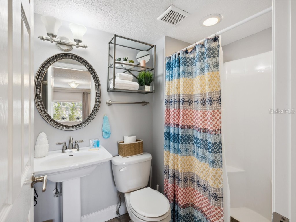 3323 W Walnut Street Tampa FL 33607 TB8443262 image37