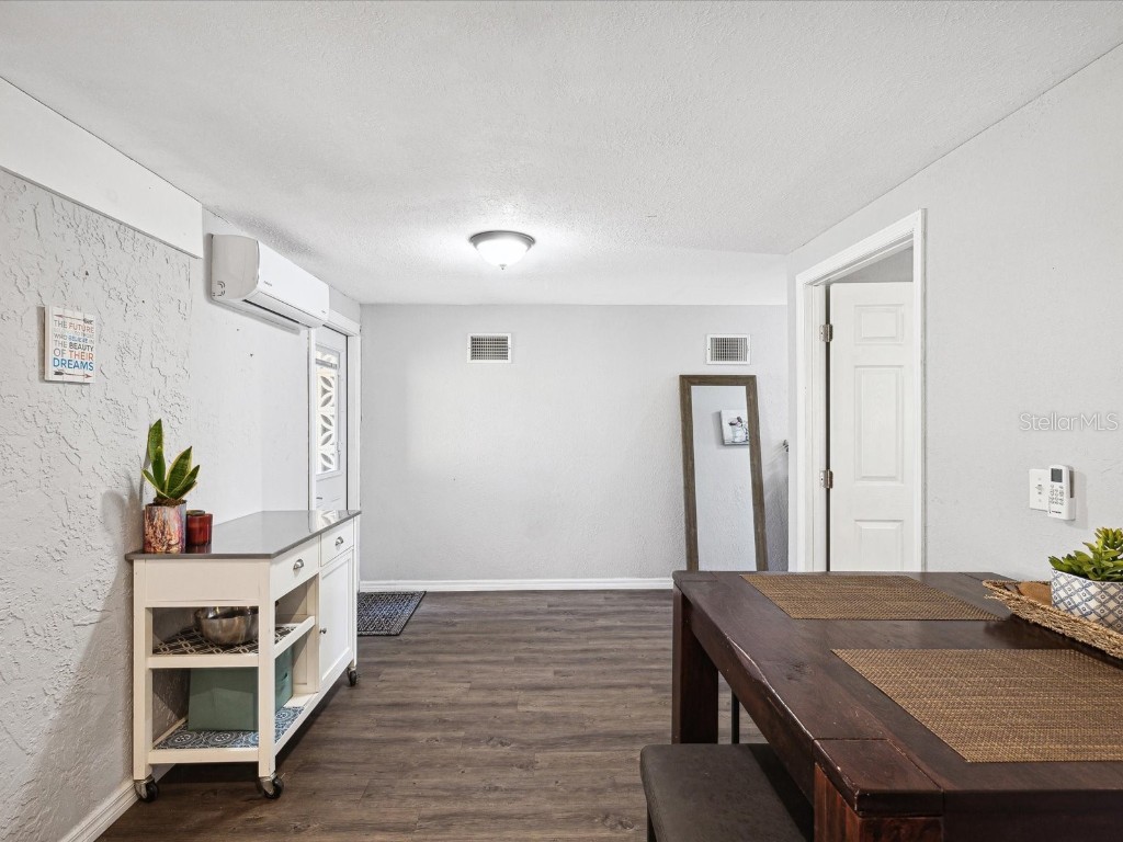 3323 W Walnut Street Tampa FL 33607 TB8443262 image49