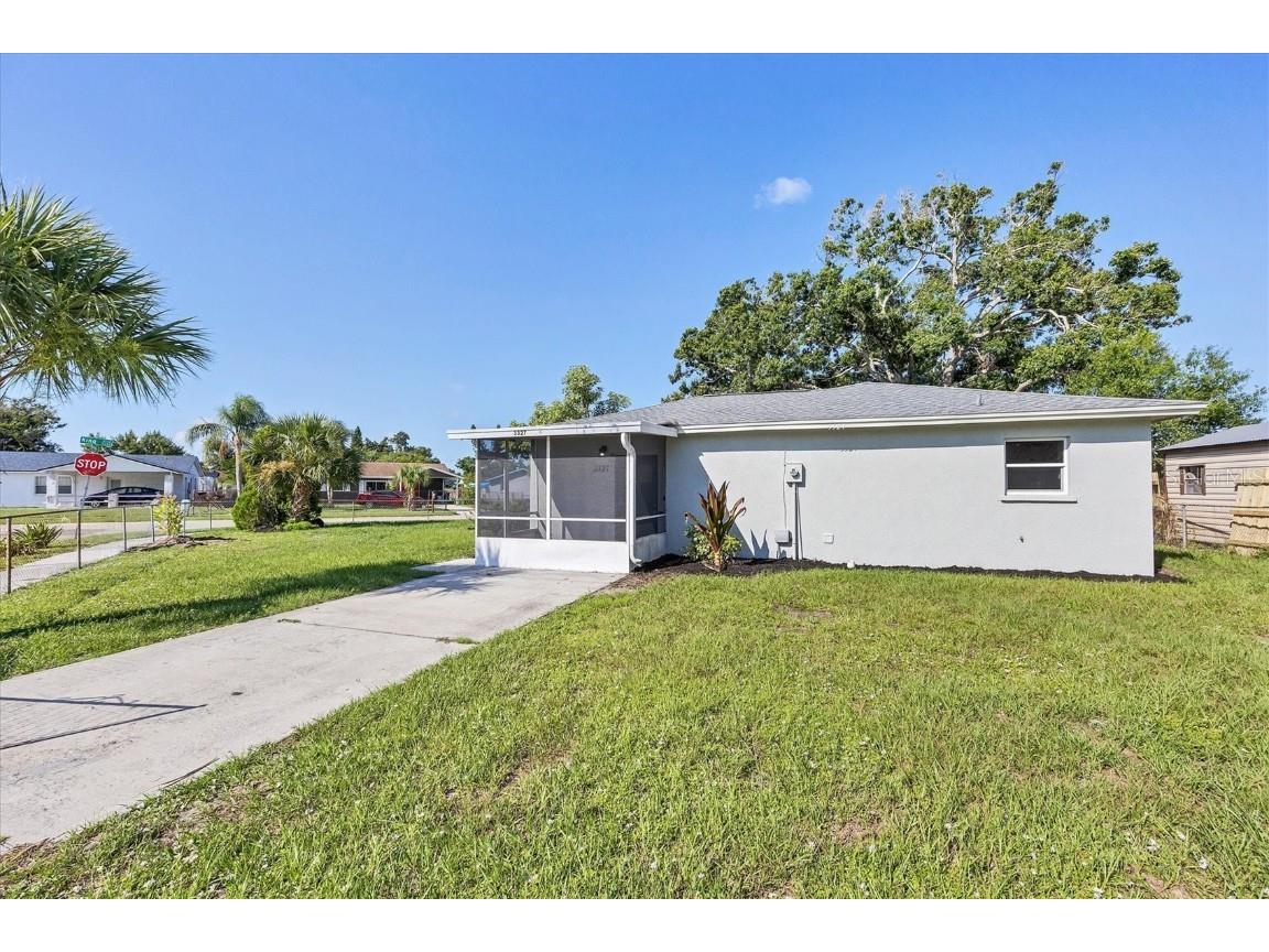 3327 King Boulevard Sarasota FL 34234 A4657584 image1