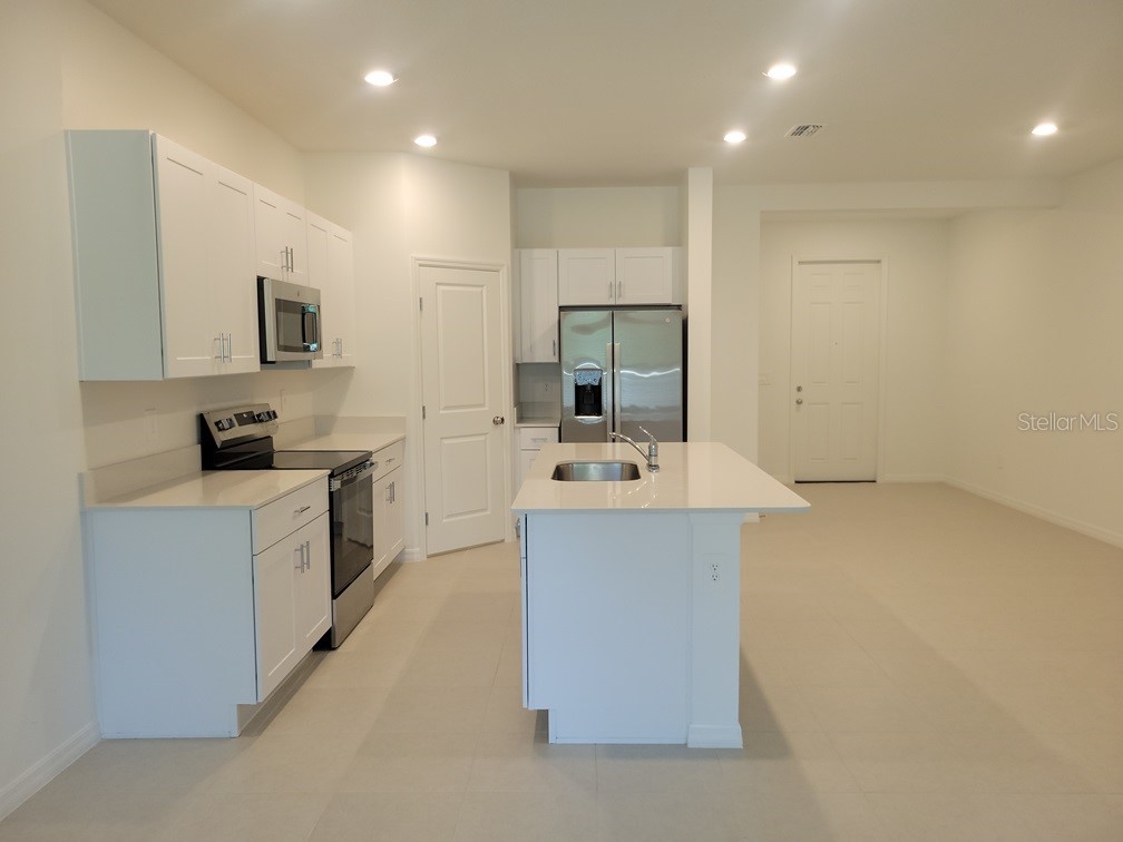 3328 Lapis Lake Drive Zephyrhills FL 33541 W7886589 image4
