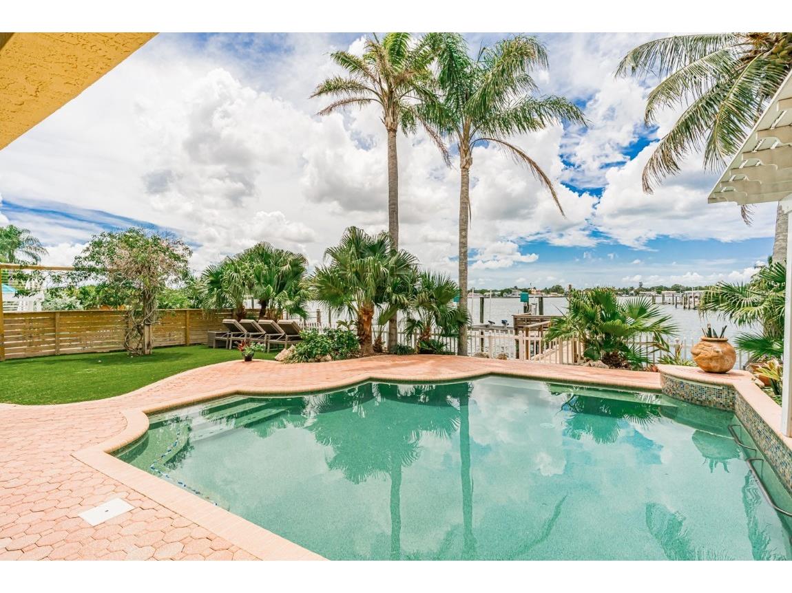 333 12th Avenue Indian Rocks Beach FL 33785 - INTRACOASTAL WATERWAY U8172247 image1