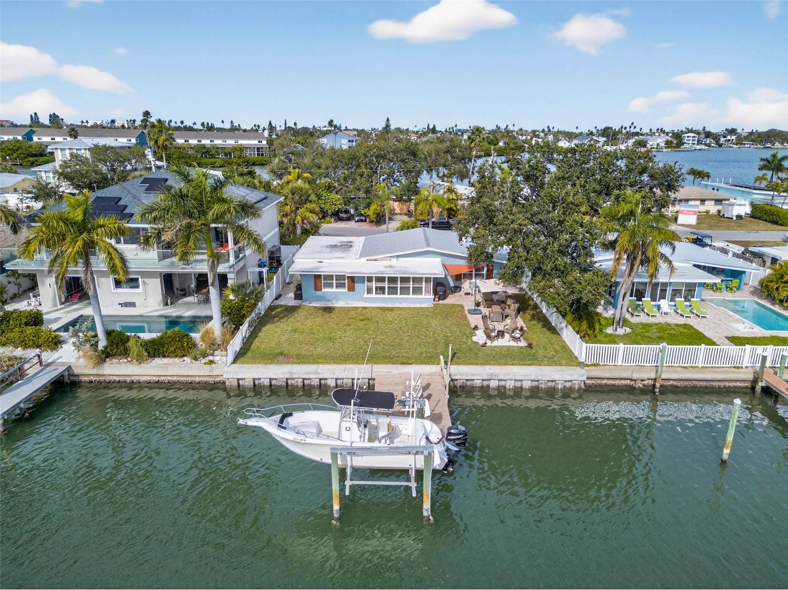 333 La Hacienda Drive Indian Rocks Beach FL 33785 - INTRACOASTAL WATERWAY TB8452637 image1