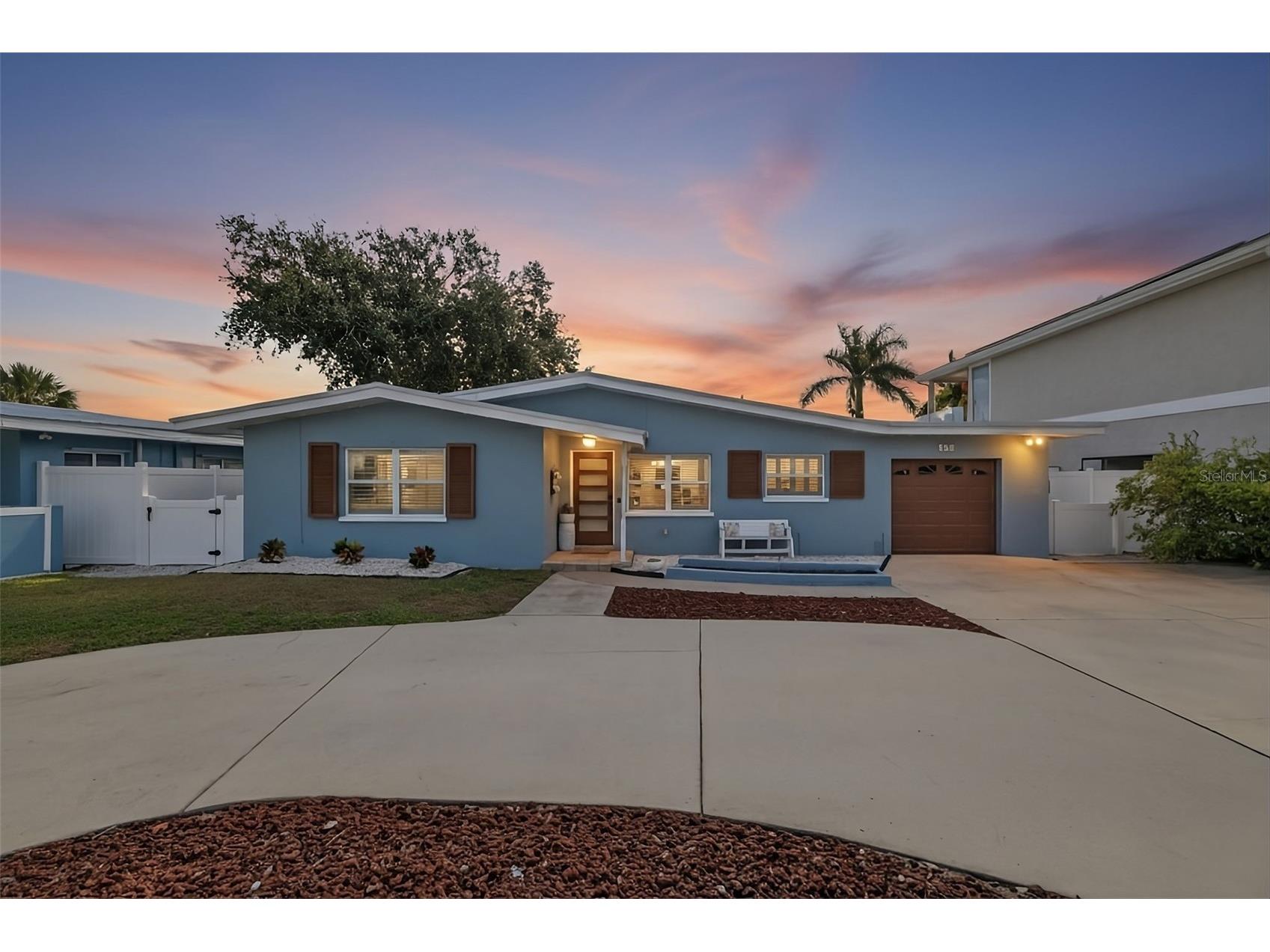 333 La Hacienda Drive Indian Rocks Beach FL 33785 - INTRACOASTAL WATERWAY TB8452637 image2