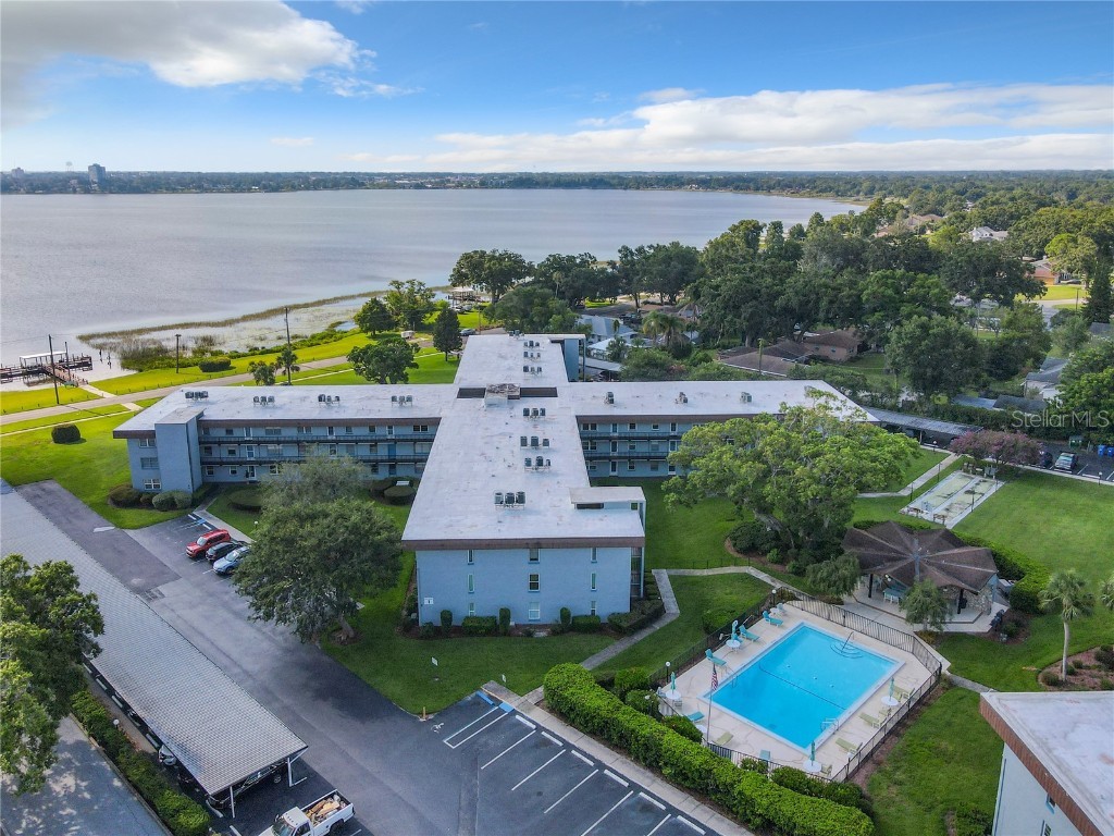333 Lake Howard Drive NW #103B Winter Haven FL 33880 L4937591 image1